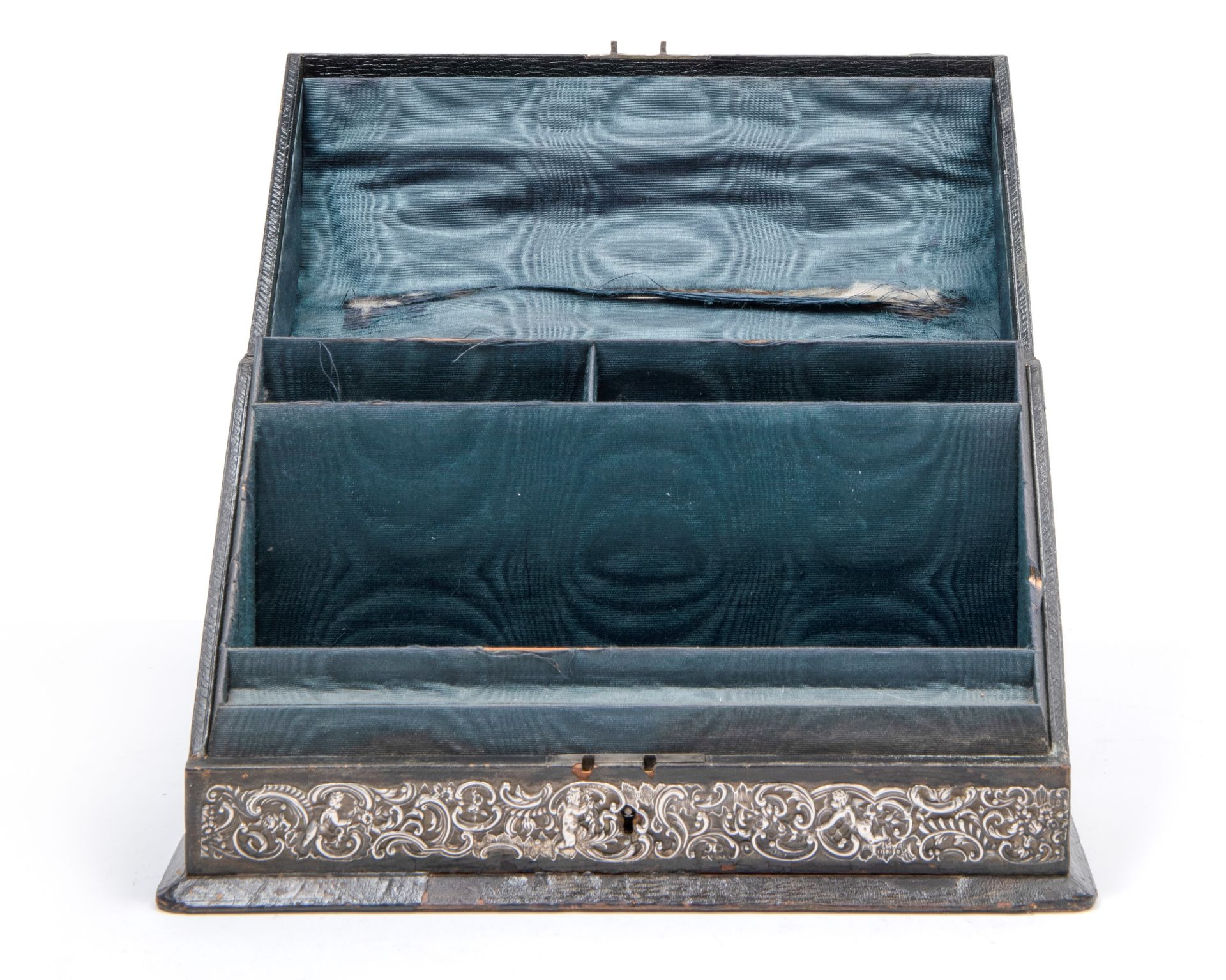 LEATHER LETTER HOLDER WITH EMBOSSED SILVER FRONT, London, early 20th century - Bild 3 aus 3