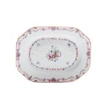 AN EXPORT PORCELAIN FAMILLE ROSE TRAY, China, Qing dynasty, 18th century
