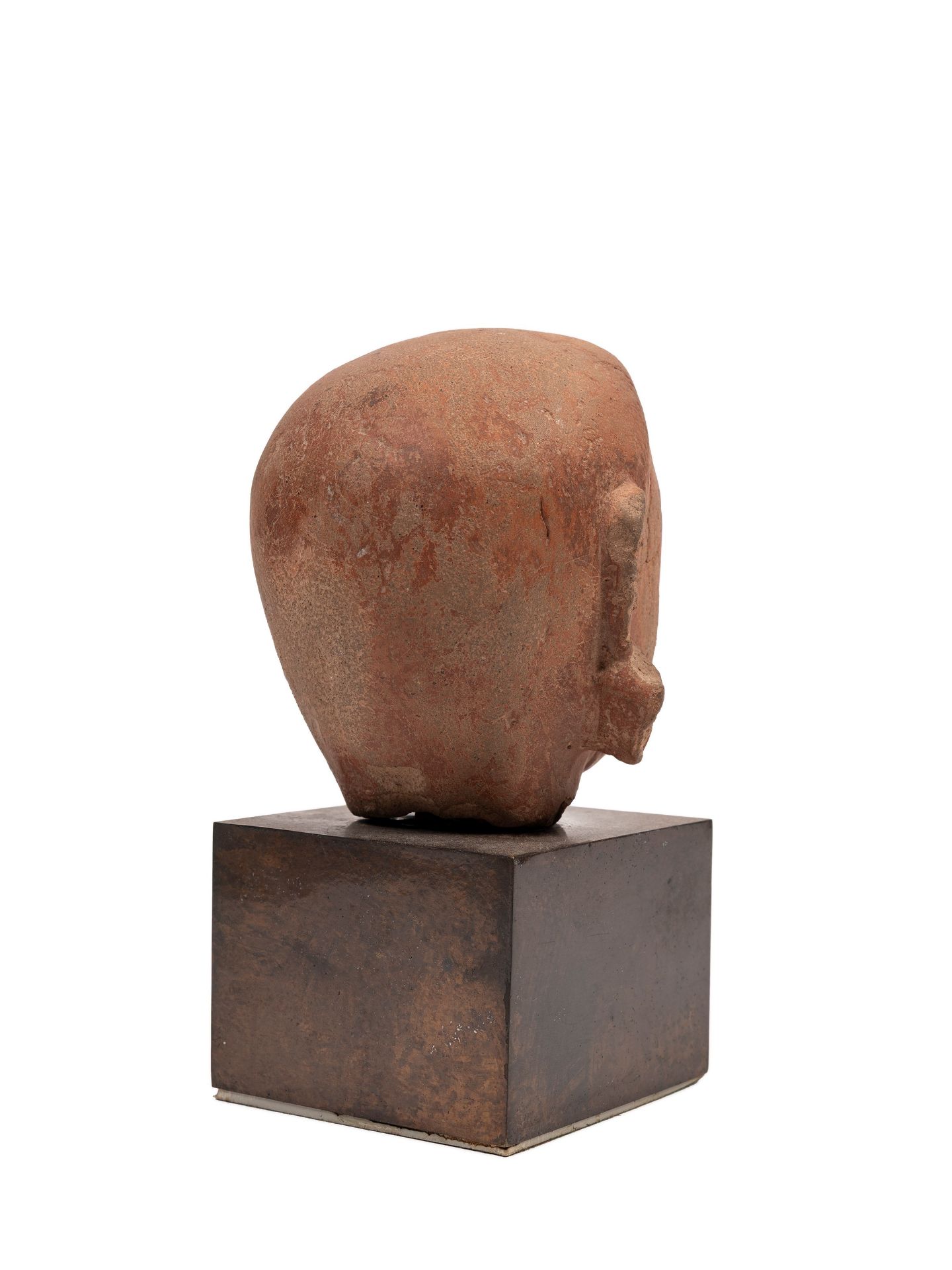 AN ANTIQUE INDIAN TERRACOTTA HEAD, - Bild 3 aus 3