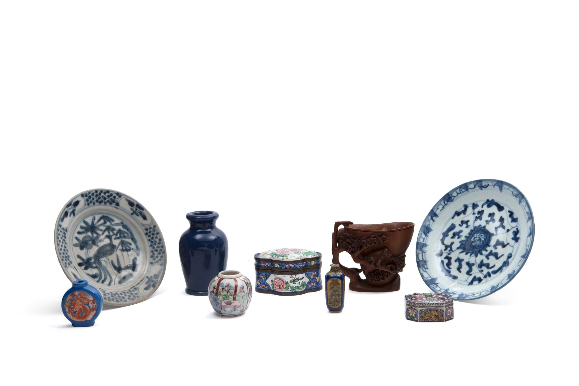 LOT COMPOSED OF NINE ORIENTAL OBJECTS IN VARIOUS MATERIALS,