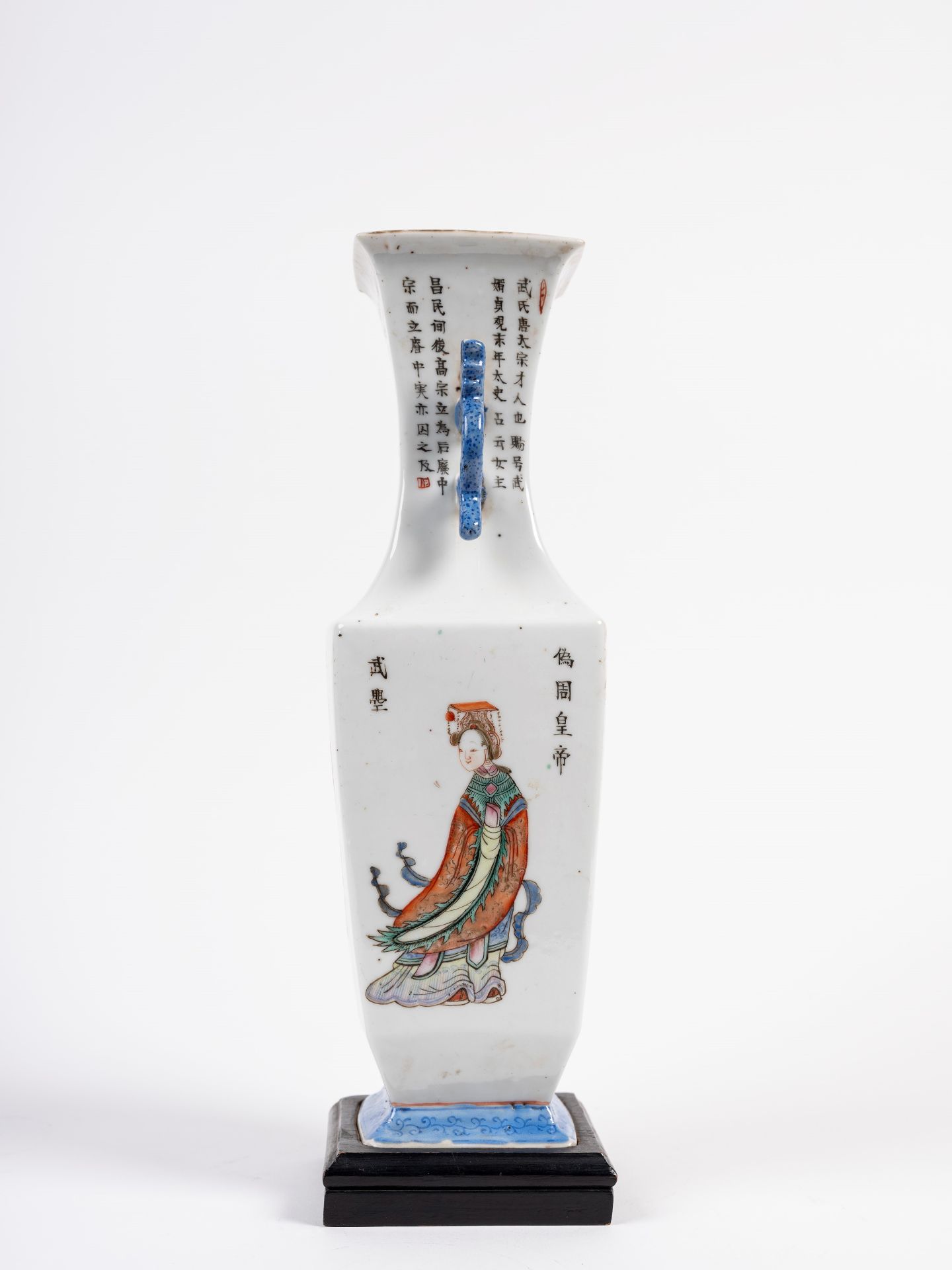 A WU SHUANG PU SQUARE-SHAPED PORCELAIN VASE, China, late 19th / early 20th century - Bild 4 aus 6