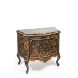 A CHINOISERIE LACQUERED COMMODE, 19th/20th century
