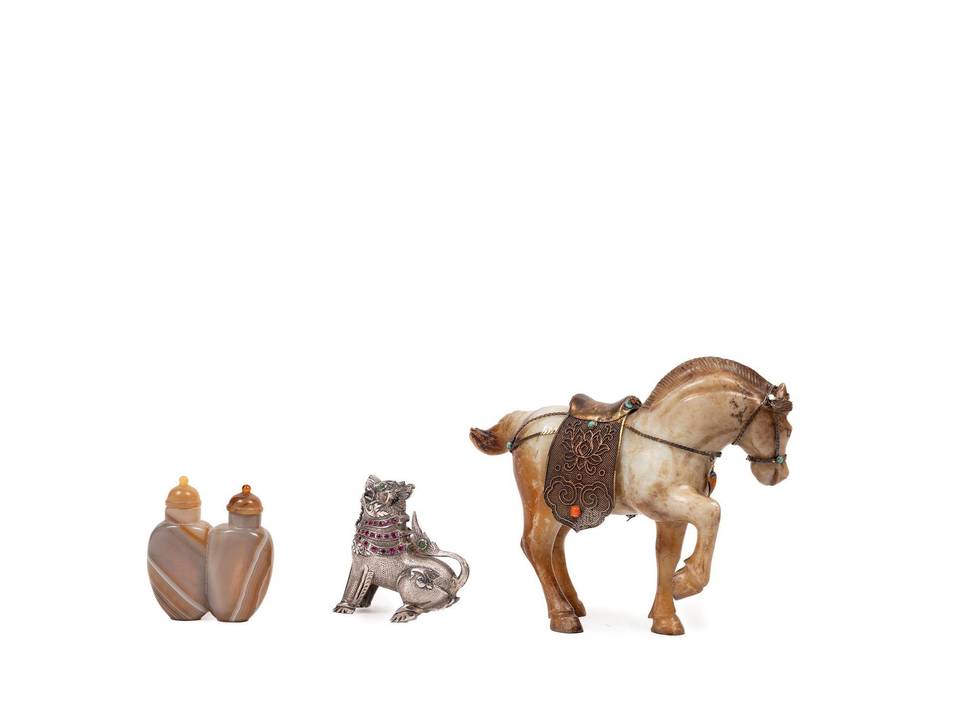 TWO SMALL SCULPTURES AND A SNUFF BOTTLE, 19th / 20th century - Bild 2 aus 2