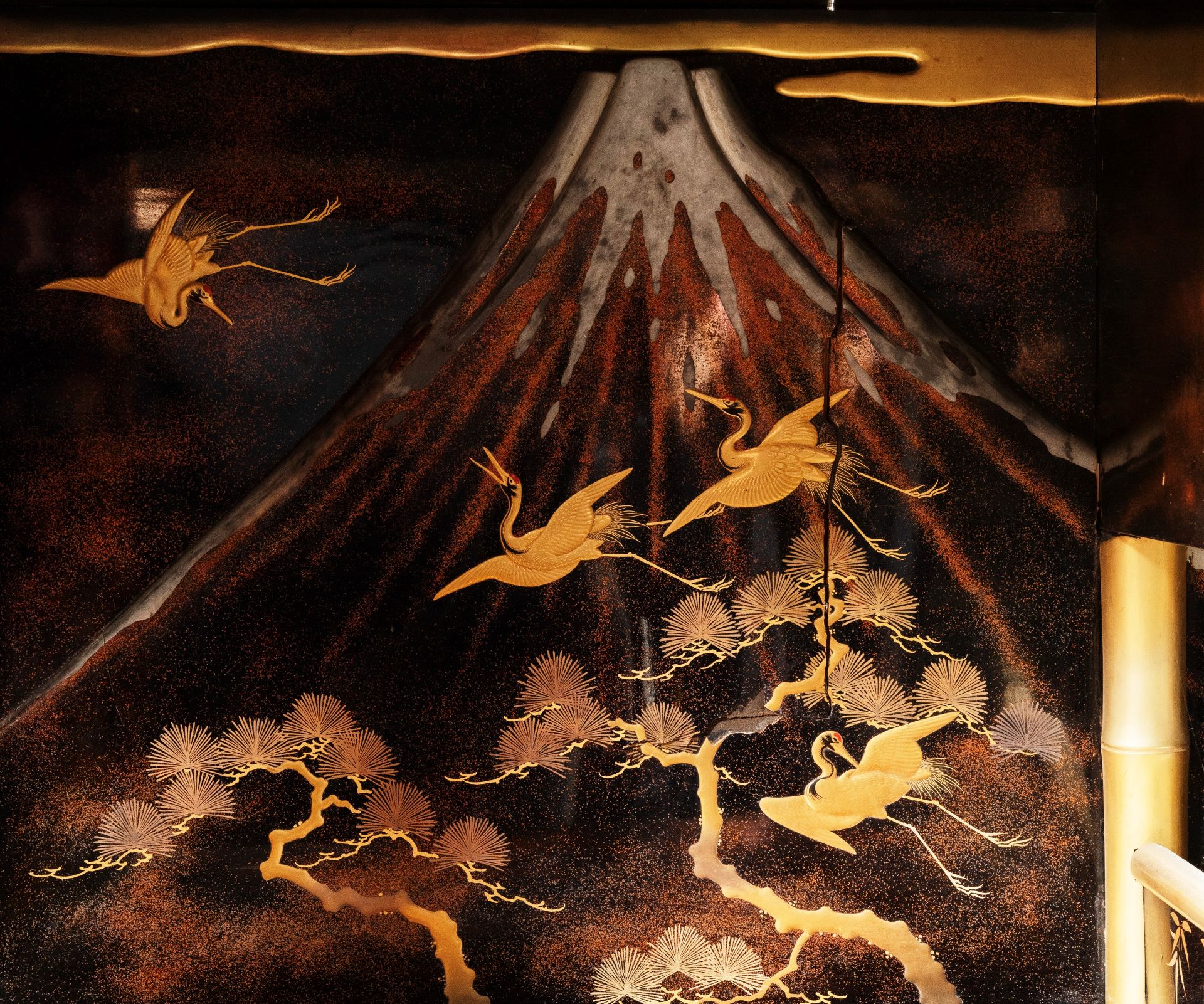 BLACK AND GOLD LACQUER KODANSU, Japan, Meiji period (1868-1912) - Bild 2 aus 3