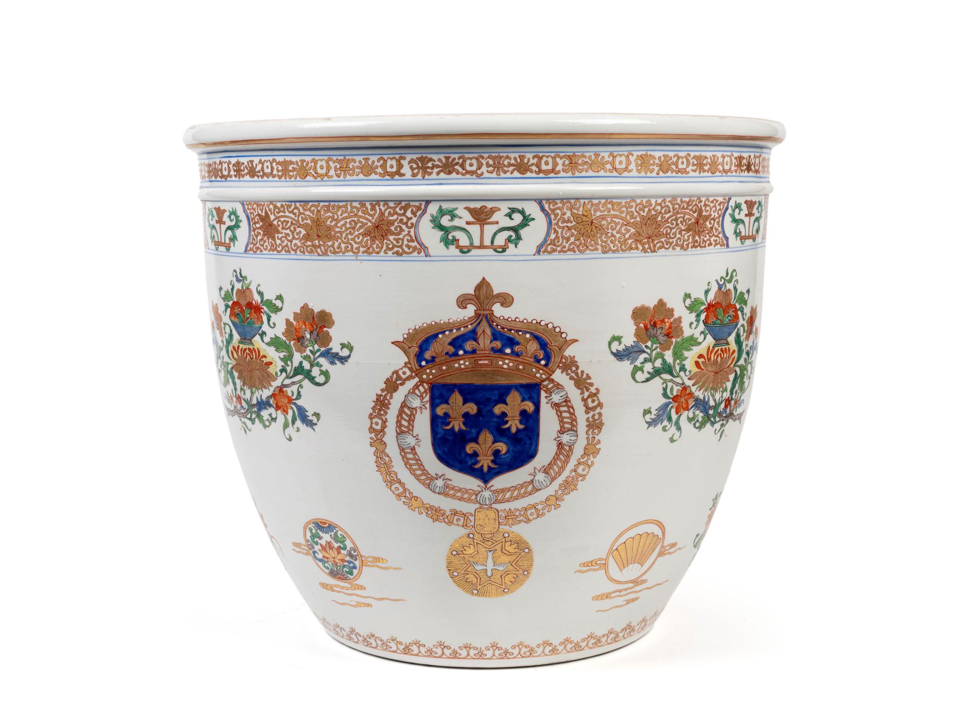 ARMORIAL "ROYAL ARMS OF FRANCE" JARDINIÃˆRE IN POLYCHROME PORCELAIN, Samson Manufacture, 19th centur