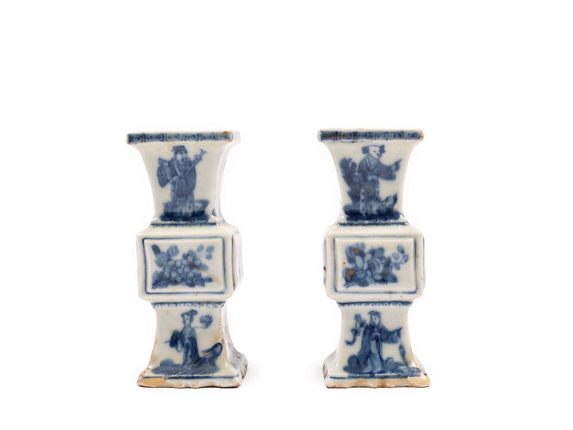 A PAIR OF BLUE AND WHITE PORCELAIN SMALL VASES, China, Qing dynasty, late 19th century - Bild 2 aus 5