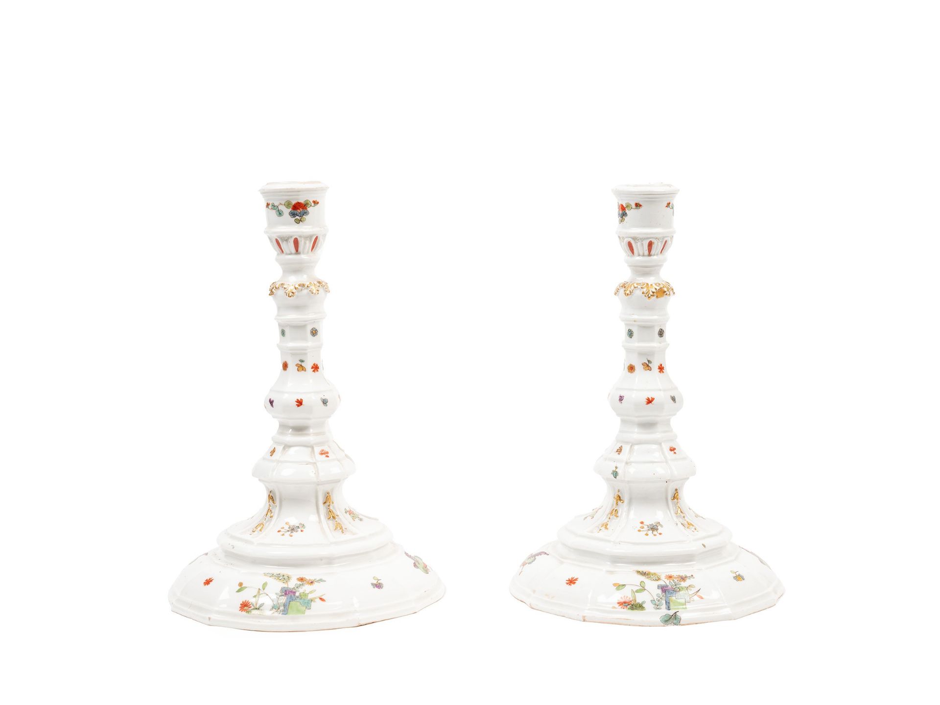 A PAIR OF MEISSEN CANDLESTICKS, 18th century - Bild 2 aus 4