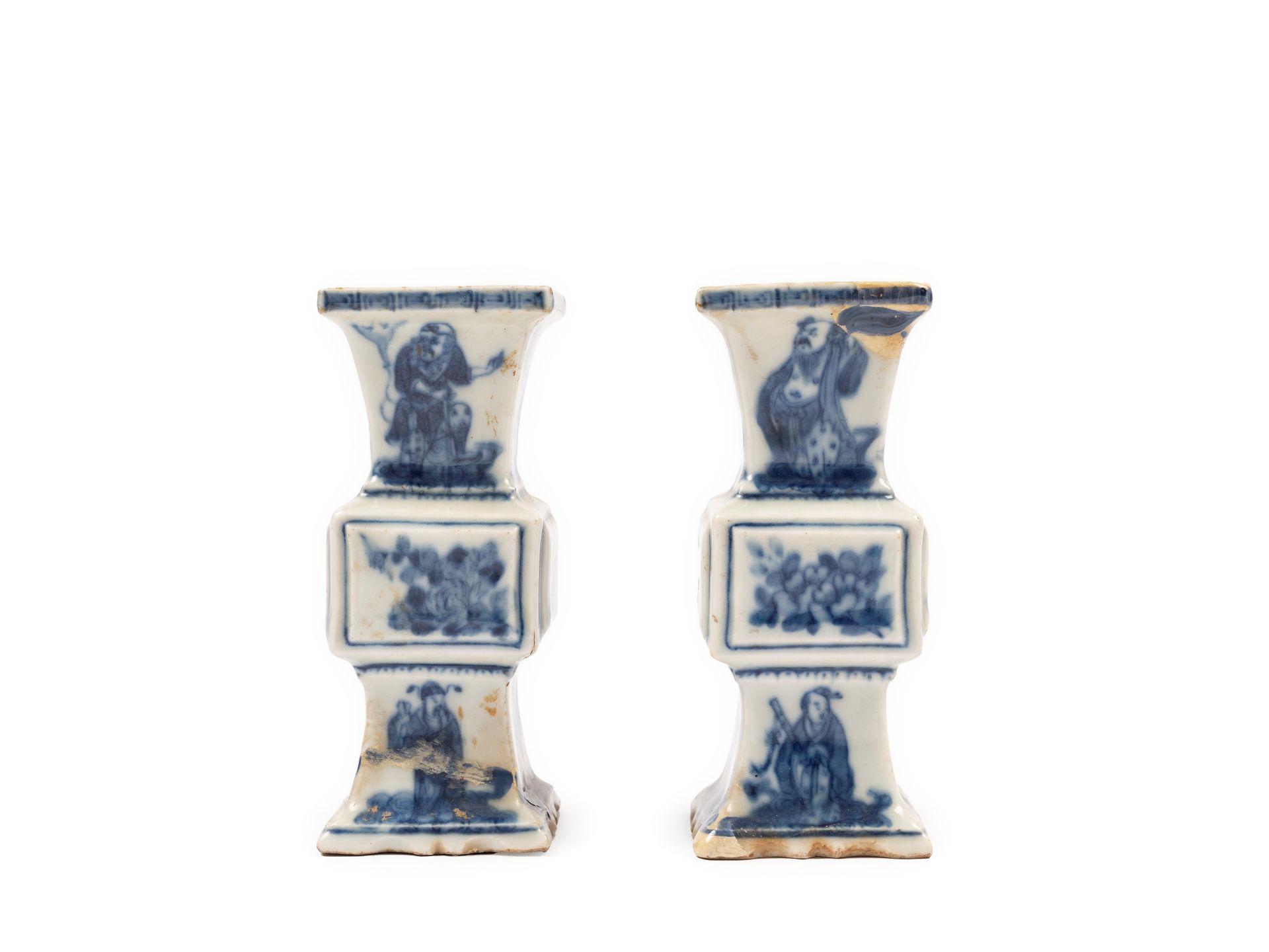 A PAIR OF BLUE AND WHITE PORCELAIN SMALL VASES, China, Qing dynasty, late 19th century - Bild 3 aus 5