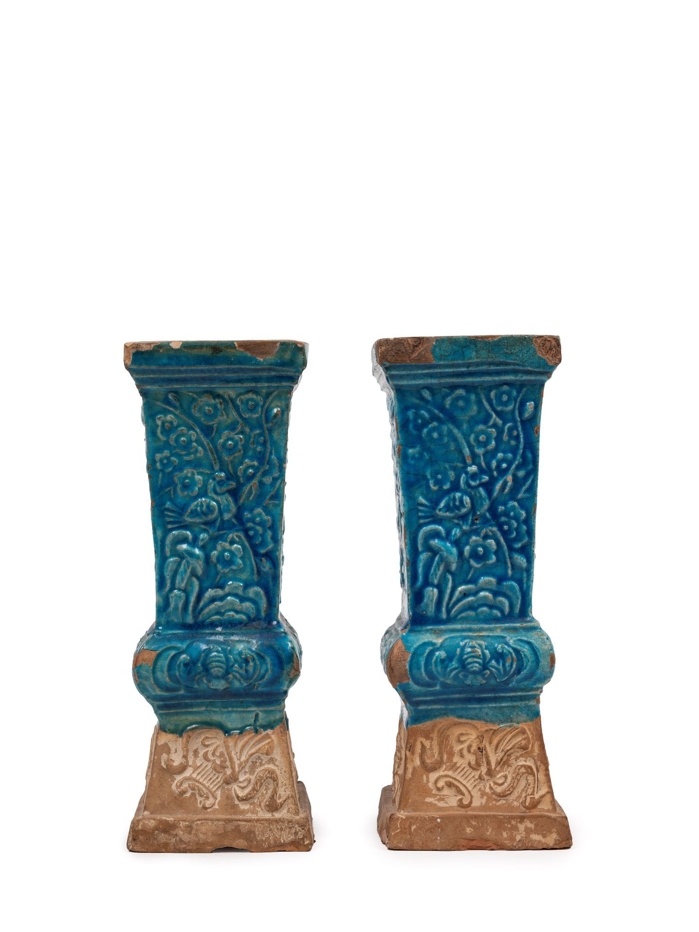 A PAIR OF VASES, China, Ming Dynasty (1368-1644) - Bild 4 aus 5
