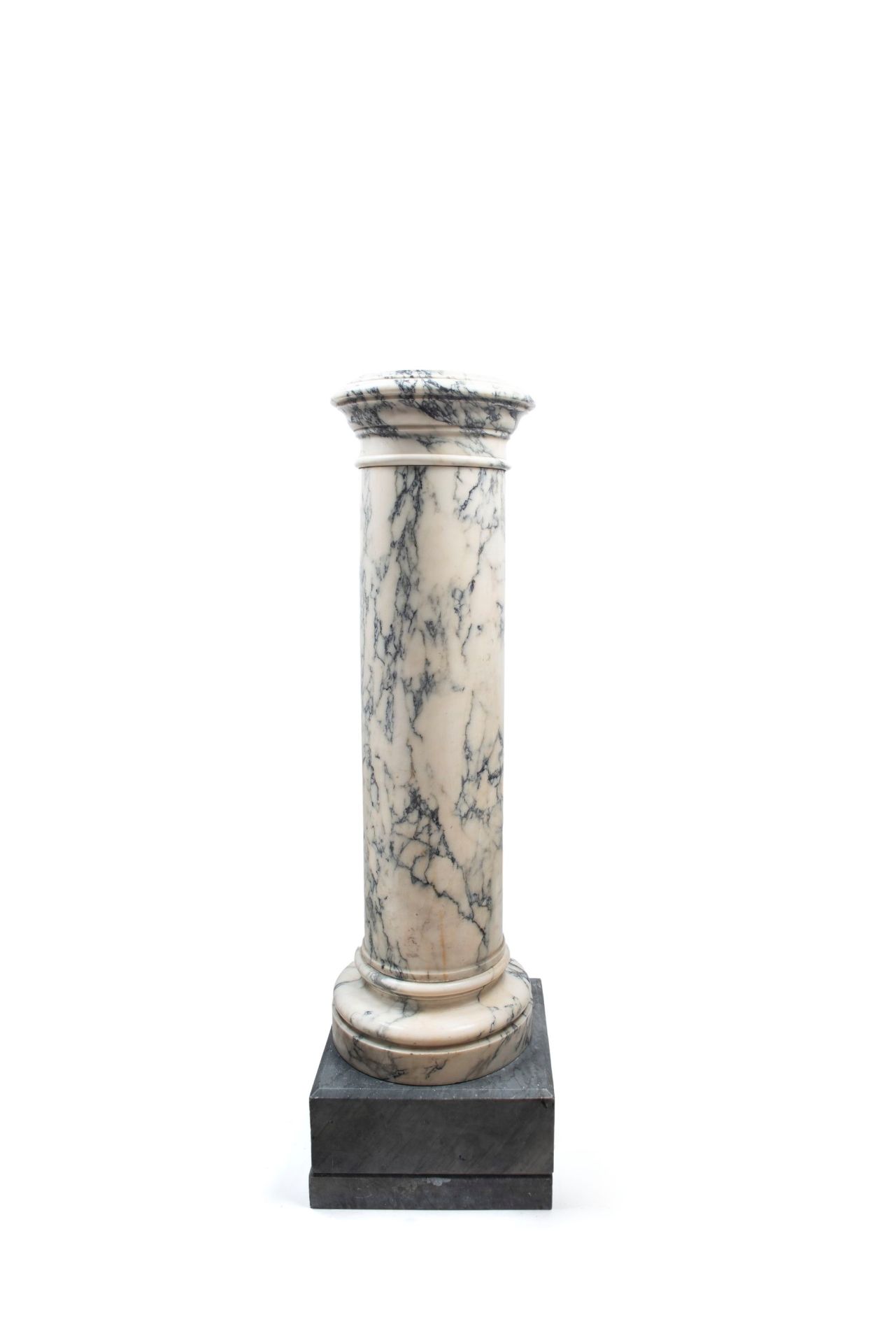 PAIR OF COLUMNS IN CARRARA MARBLE, Late 19th century - Bild 3 aus 3