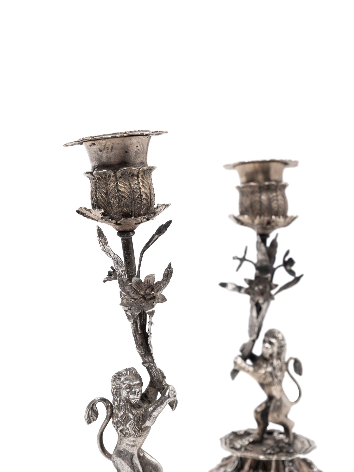A PAIR OF JEWISH SILVER CANDELSTICKS, Austro-Hungarian Empire, early 19th century - Bild 5 aus 10