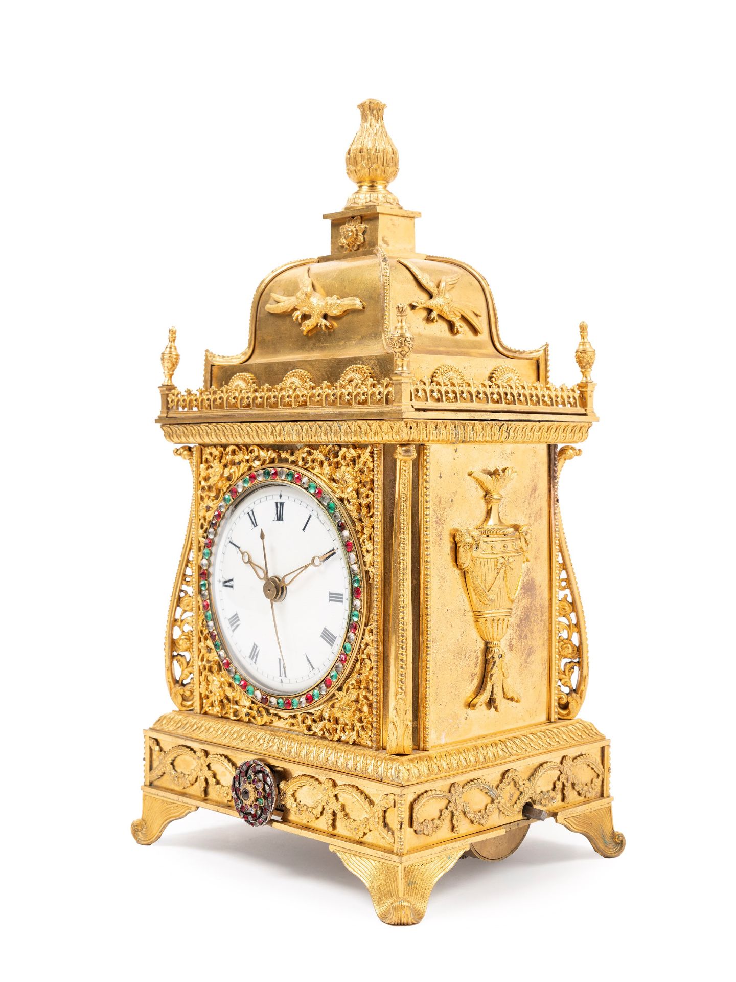 IMPORTANT CHINESE GILT-BRONZE CLOCK WITH ENAMEL PLAQUES, China, Guangzhou, late 18th / early 19th ce - Bild 2 aus 6