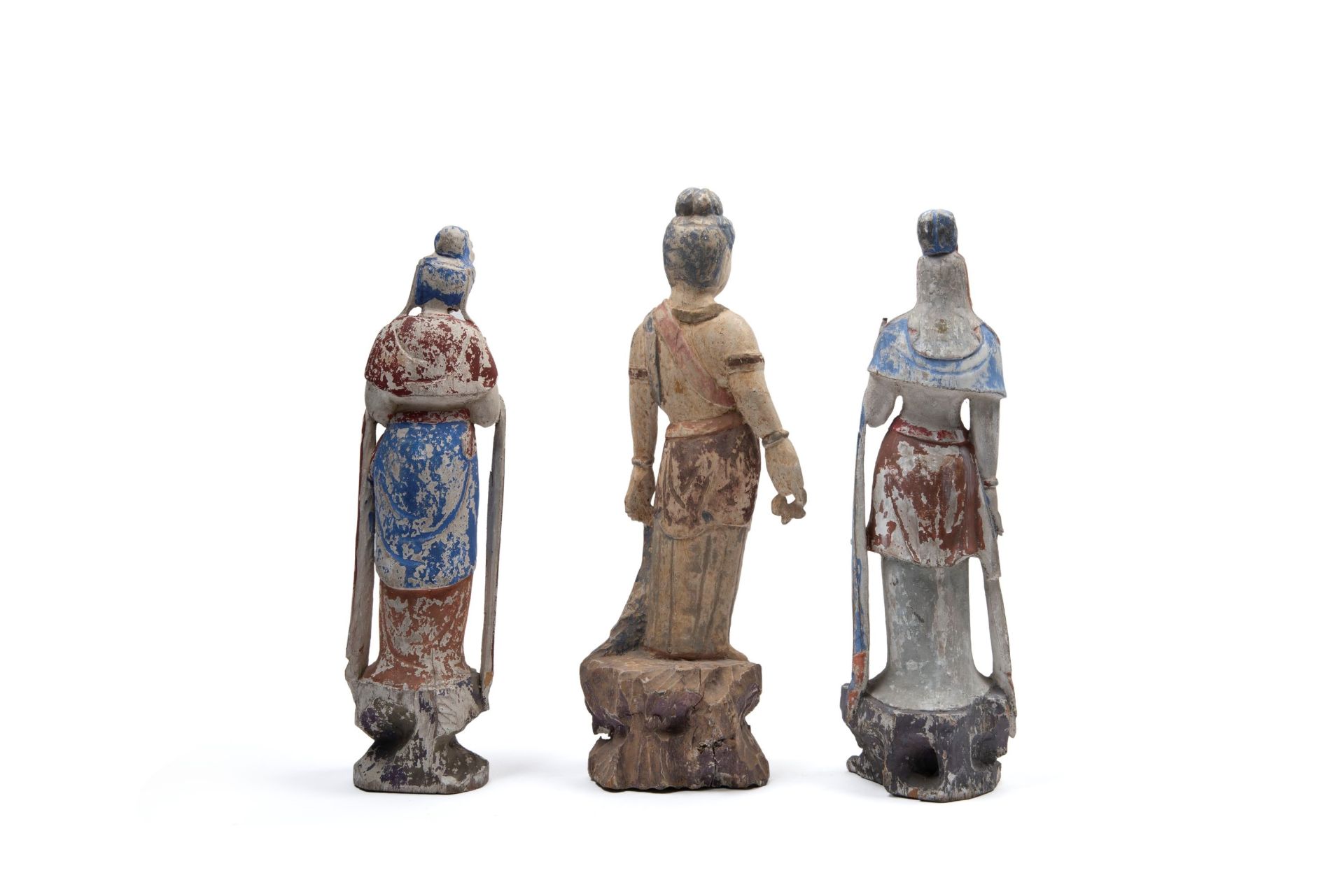 THREE POLYCHROME LACQUERED WOOD SCULPTURES DEPICTING TWO GUANYIN FIGURES AND ONE MALE FIGURE, China, - Bild 2 aus 2