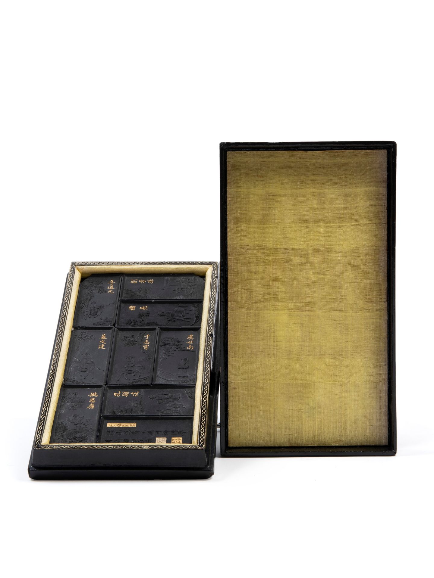 BLACK LACQUER BOX WITH SET OF INKS, China, Qing dynasty, early 20th century - Bild 2 aus 3