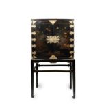 ORIENTAL-STYLE CABINET IN LACQUER AND GOLD, 18th century