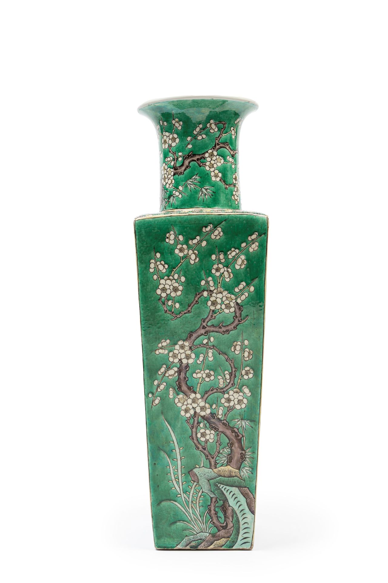 LARGE FAMILLE VERTE PORCELAIN VASE OF BALUSTER COLUMN FORM, China, Qing dynasty, 19th century