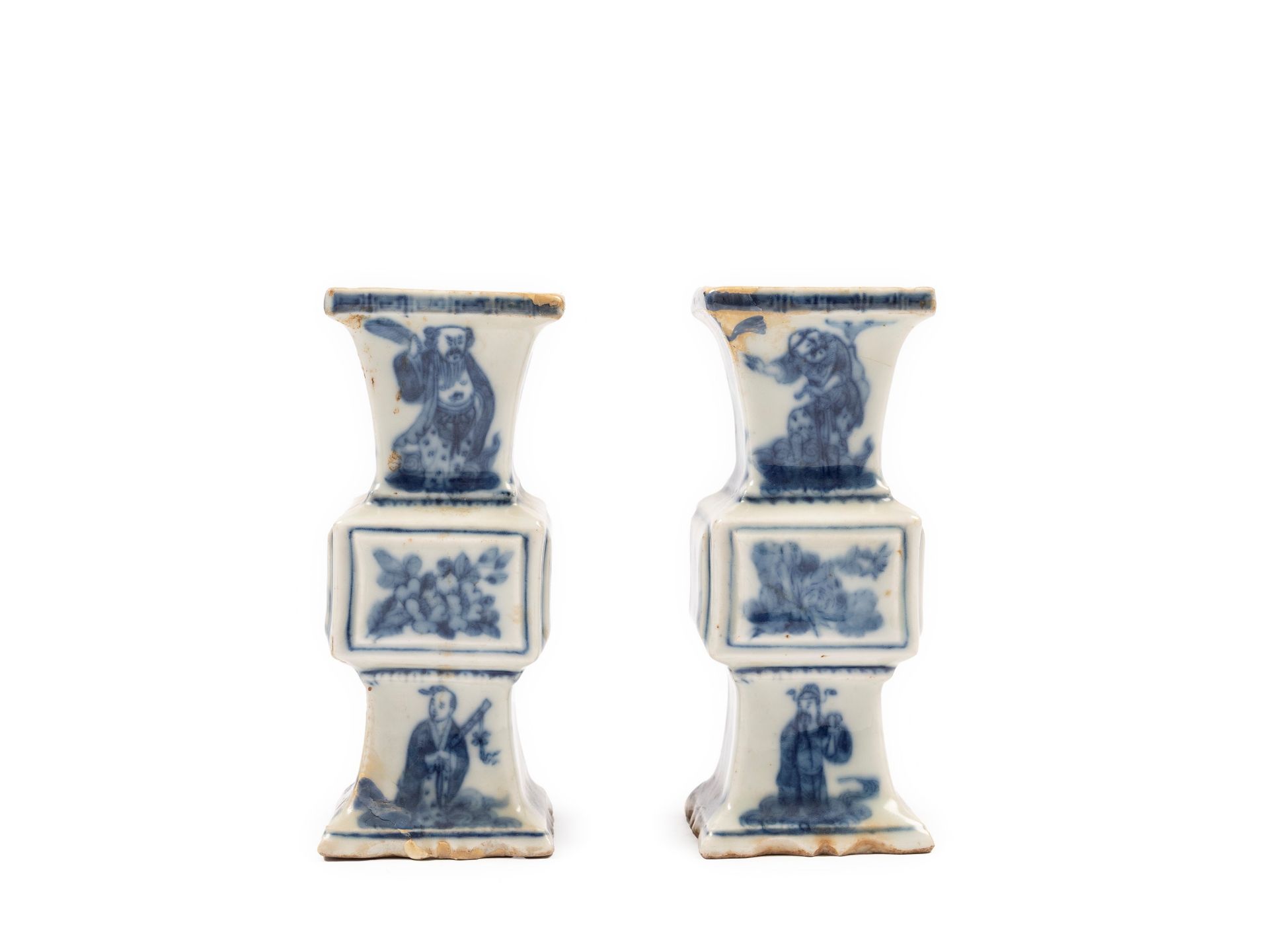 A PAIR OF BLUE AND WHITE PORCELAIN SMALL VASES, China, Qing dynasty, late 19th century - Bild 4 aus 5