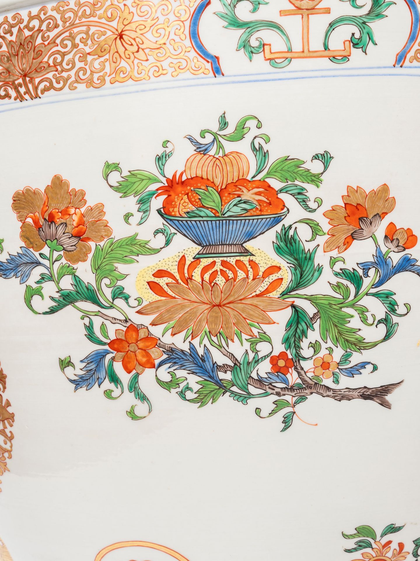 ARMORIAL "ROYAL ARMS OF FRANCE" JARDINIÃˆRE IN POLYCHROME PORCELAIN, Samson Manufacture, 19th centur - Bild 4 aus 5