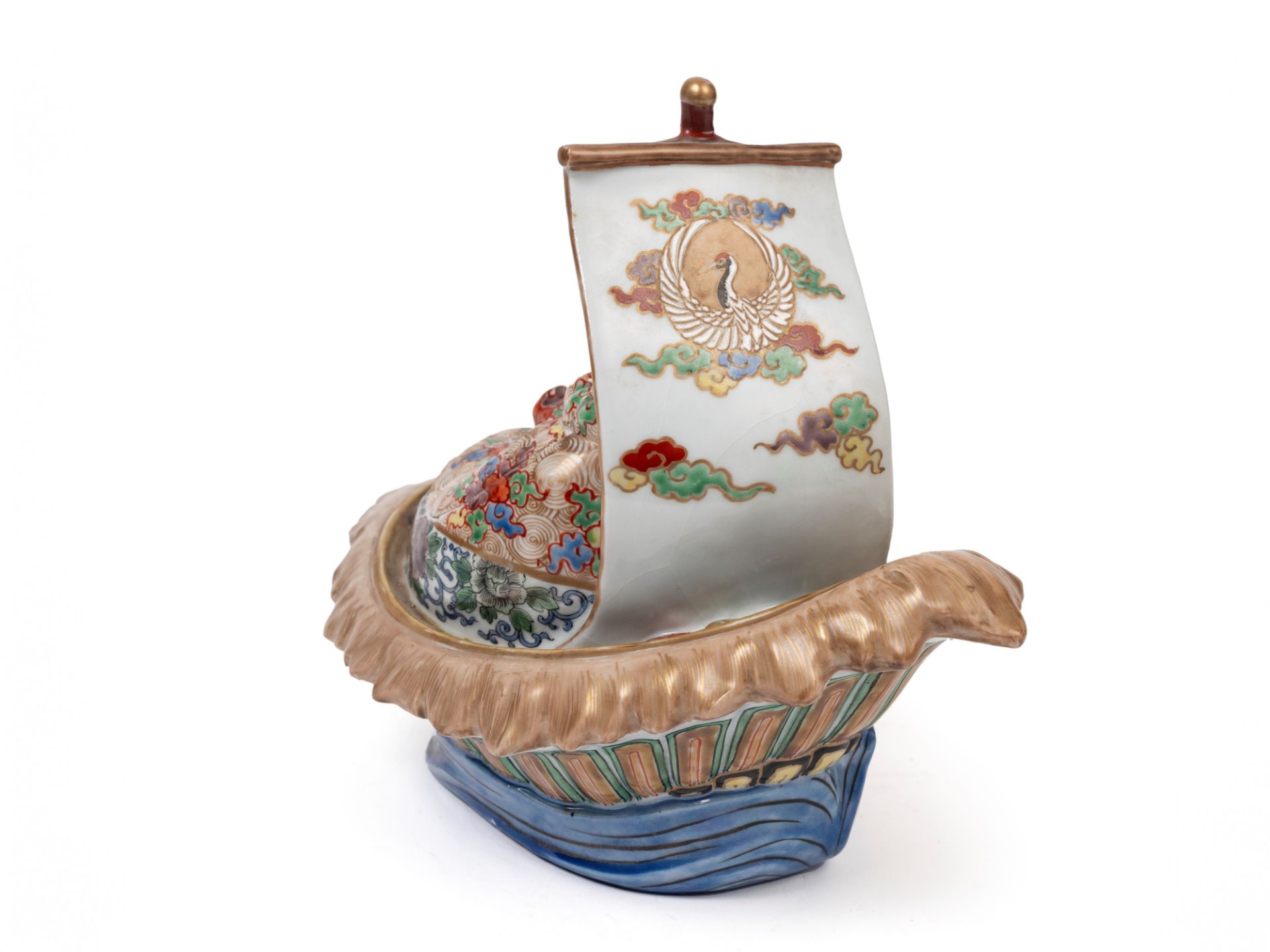 POLYCHROME PORCELAIN BOAT, Japan, Meiji period (1868-1912)