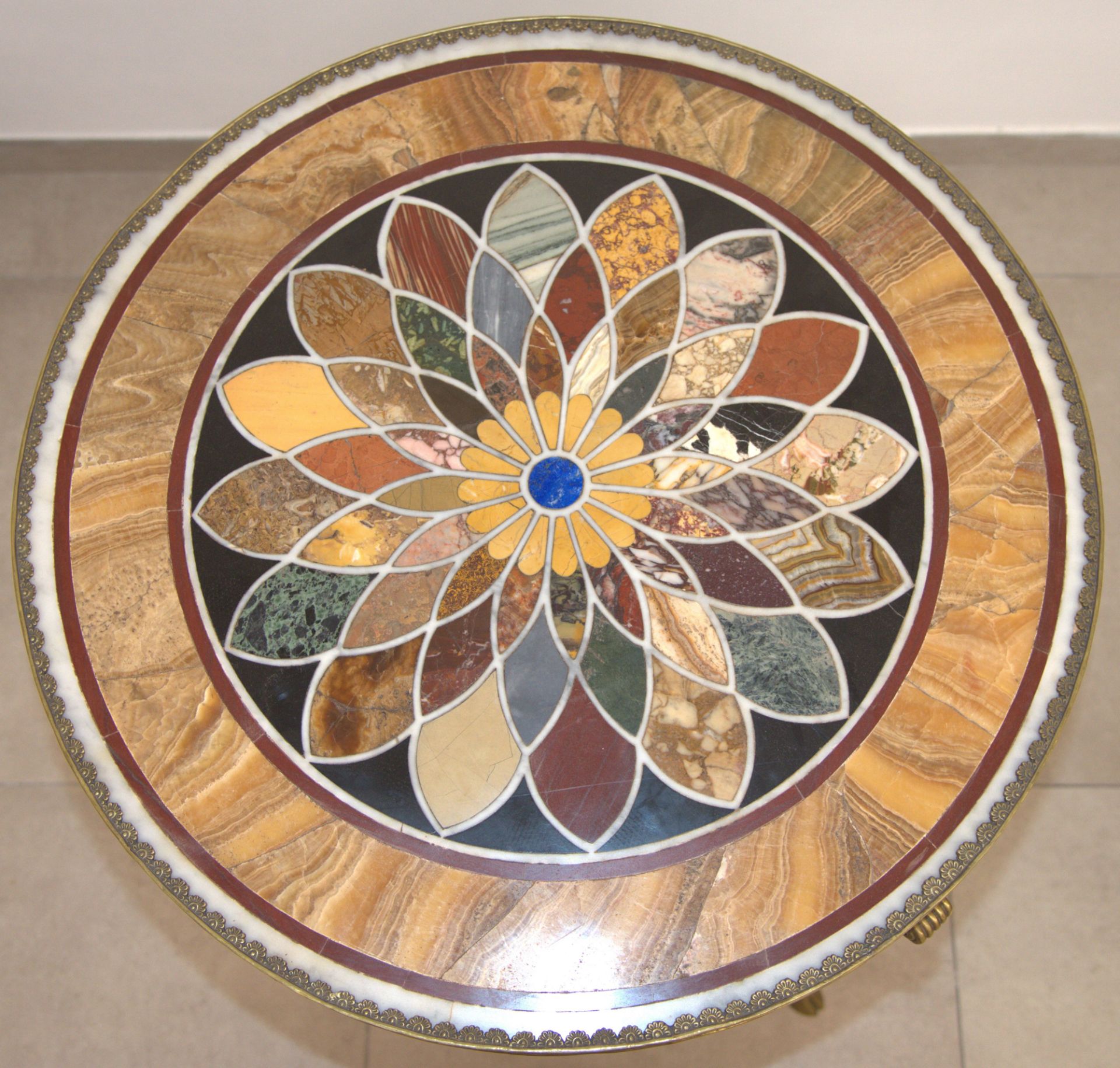 A PAIR OF LARGE BRONZE TABLES WITH MARBLE TOPS, 20th century - Bild 5 aus 7