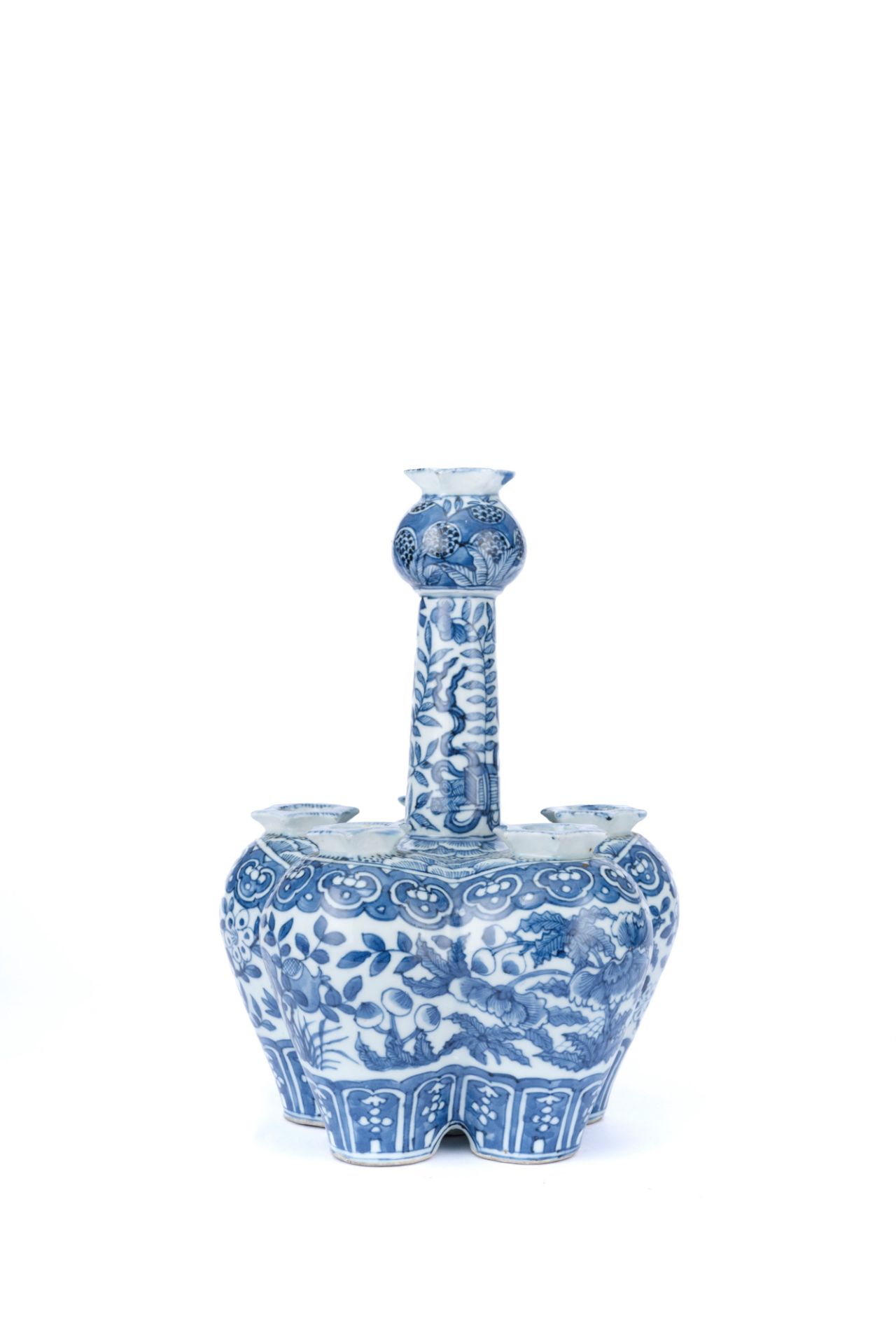 A BLUE AND WHITE PORCELAIN TULIP VASE, China, Qing Dynasty, late 19th century - Bild 2 aus 4