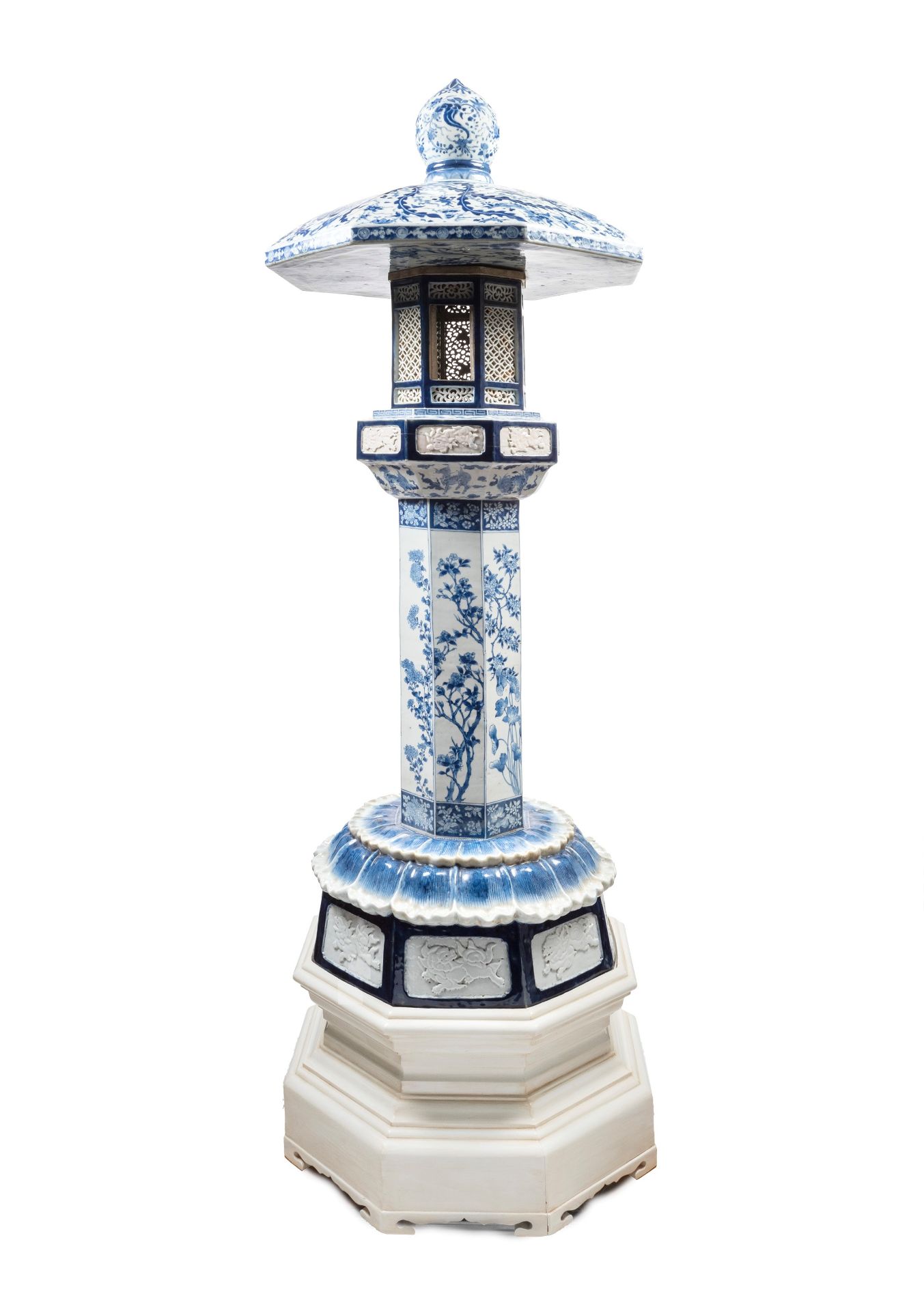 A LARGE BLUE AND WHITE PORCELAIN PAGODA, Japan, Arita, 19th century