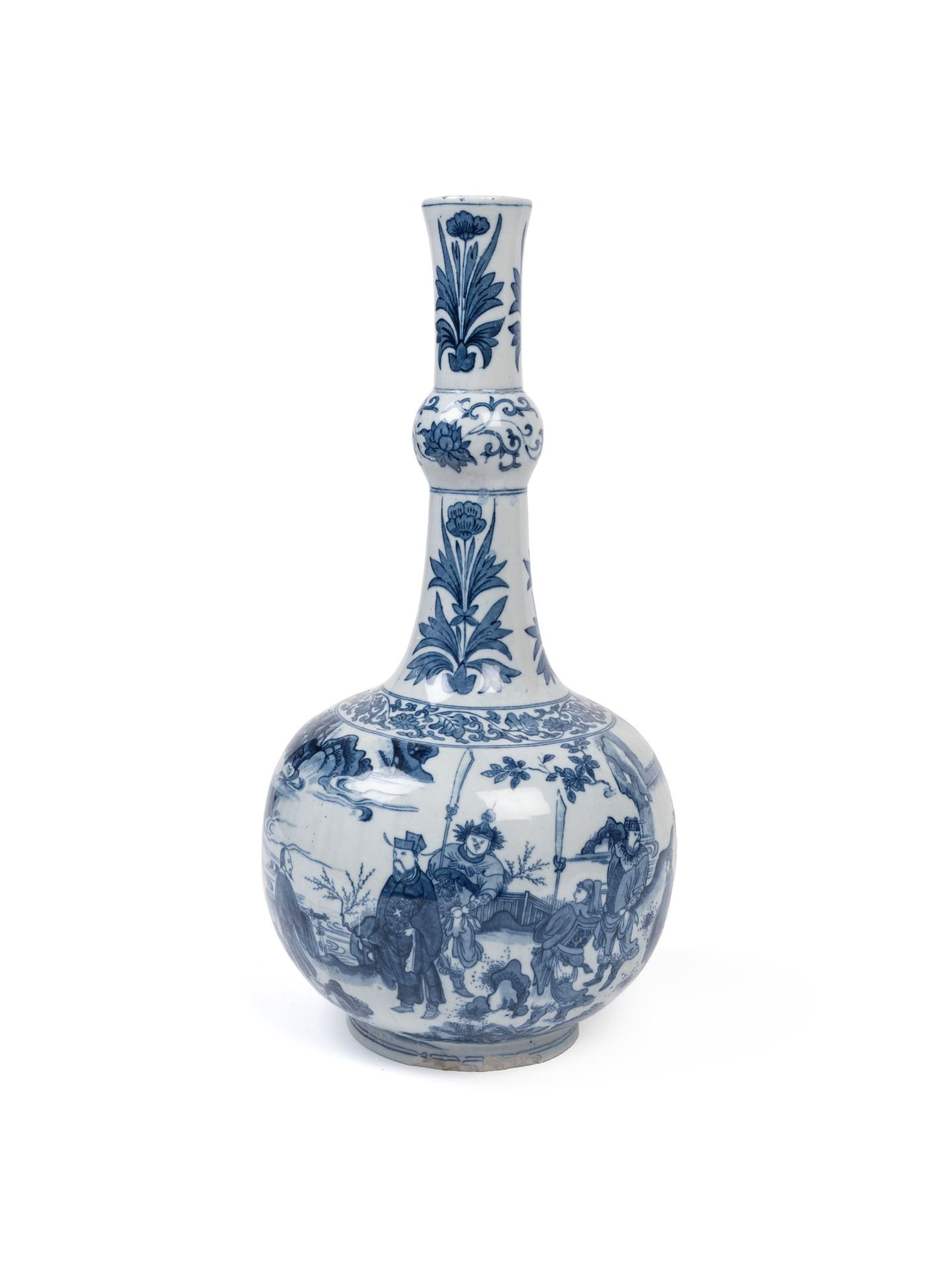 A BLUE AND WHITE PORCELAIN VASE, 20th century