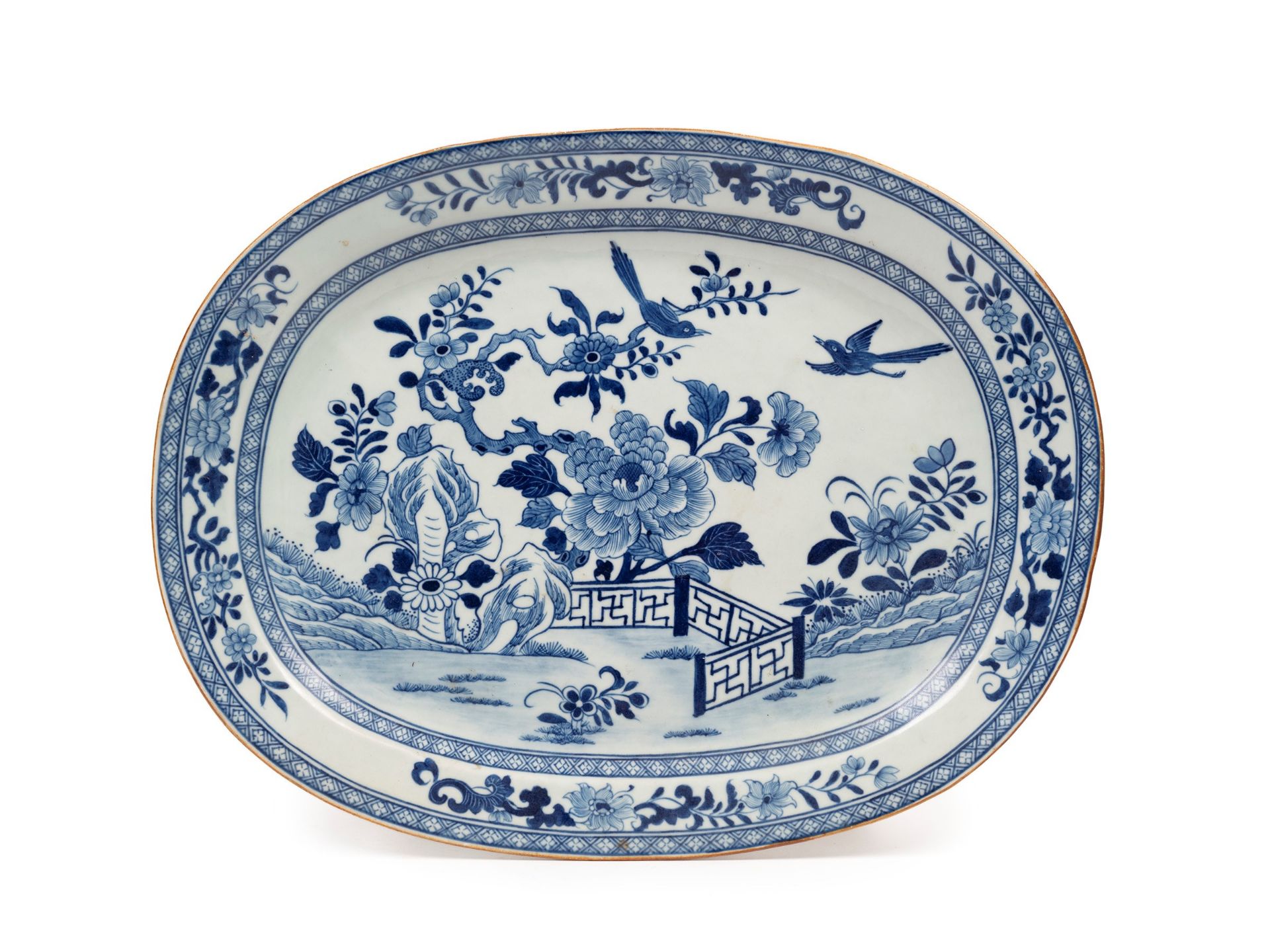 A BLUE AND WHITE OVAL PORCELAIN DISH, China, Qing dynasty, 18th century