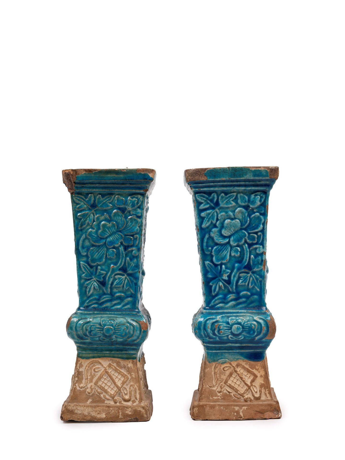 A PAIR OF VASES, China, Ming Dynasty (1368-1644) - Bild 3 aus 5