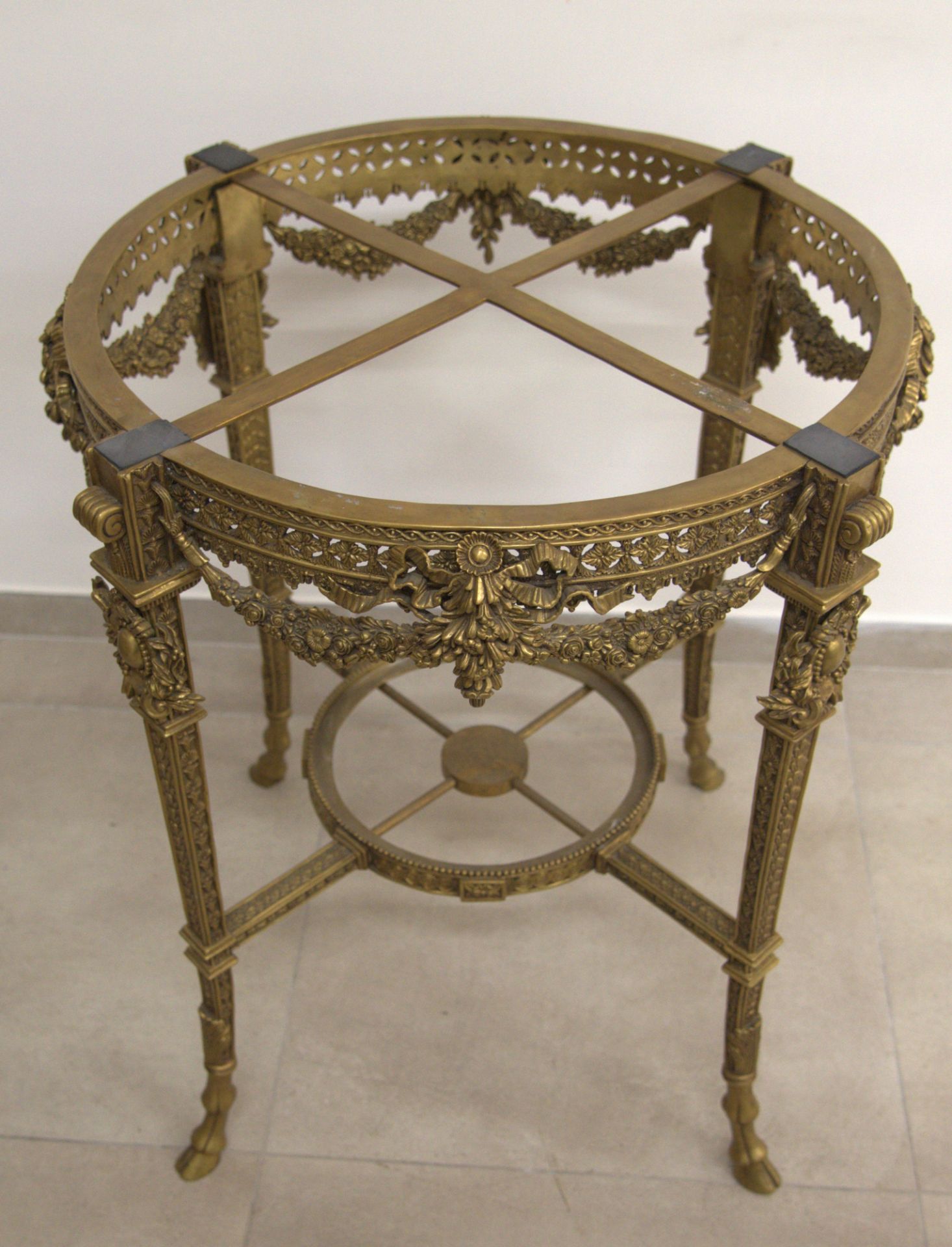 A PAIR OF LARGE BRONZE TABLES WITH MARBLE TOPS, 20th century - Bild 3 aus 7
