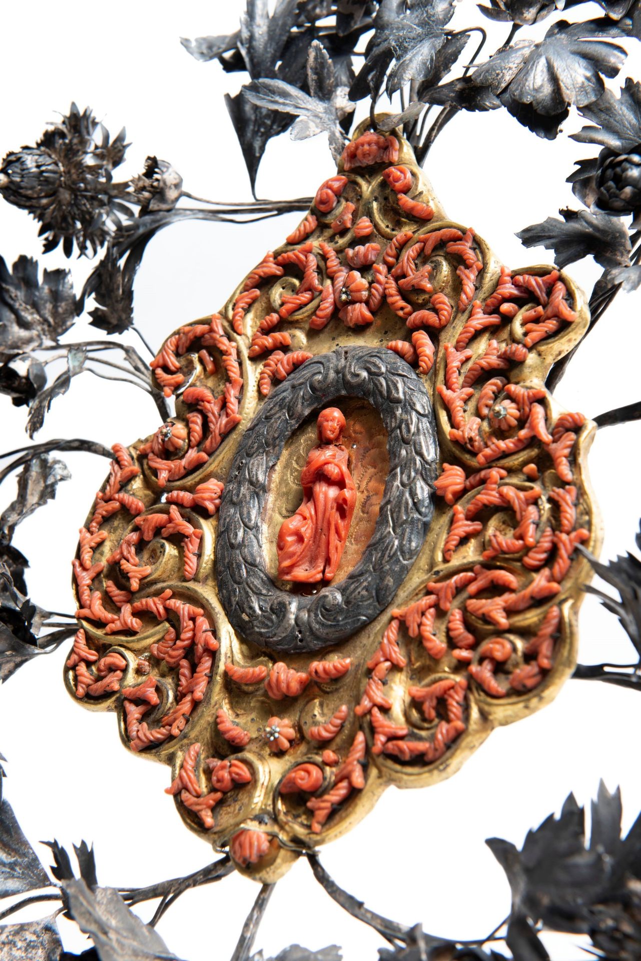 â˜¼A RELIQUARY IN CORAL, GILT COPPER, AND SILVER, Trapani, XVIII century - Bild 3 aus 5