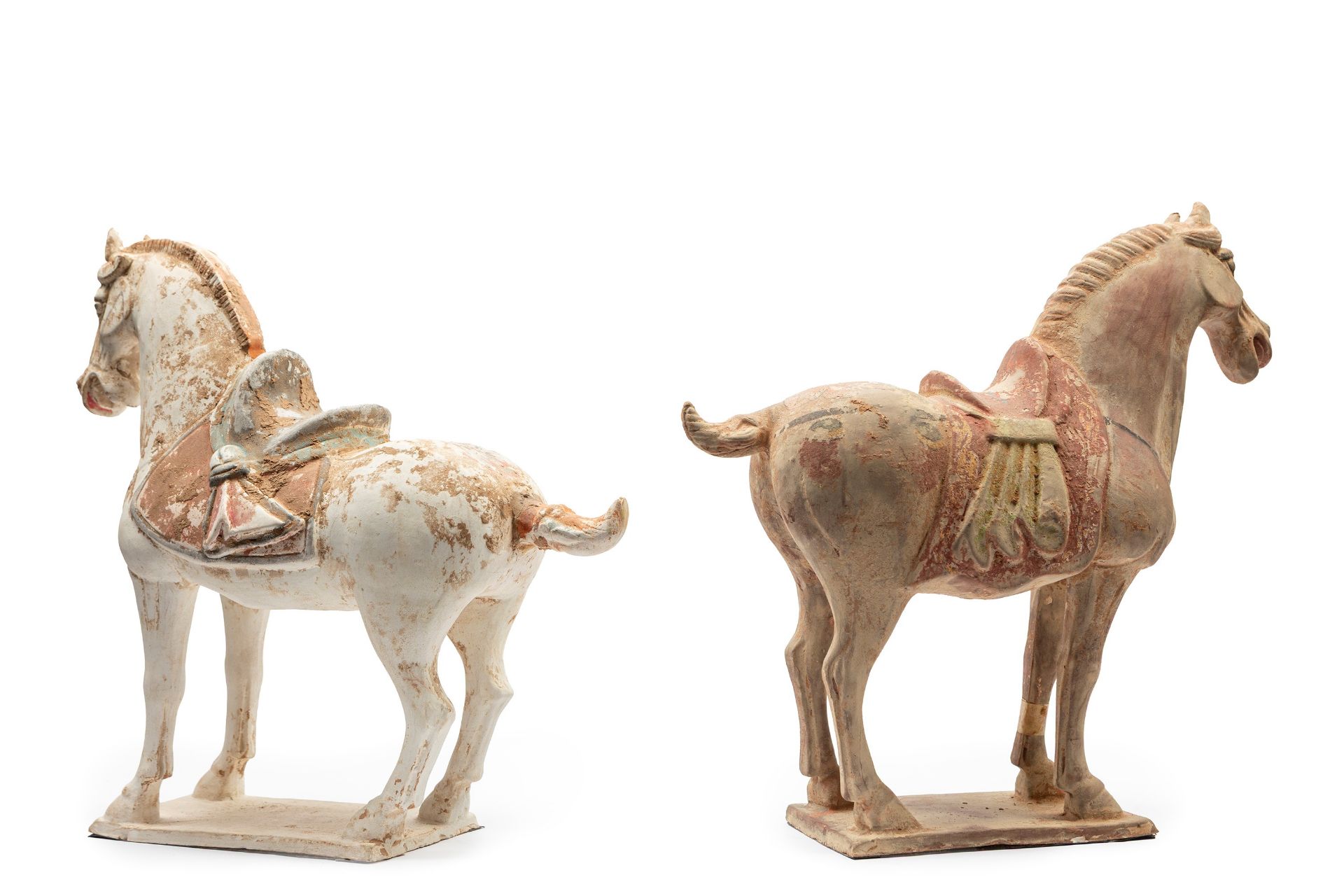 A PAIR OF CHINESE TERRACOTTA HORSES IN TANG STYLE, - Bild 2 aus 4