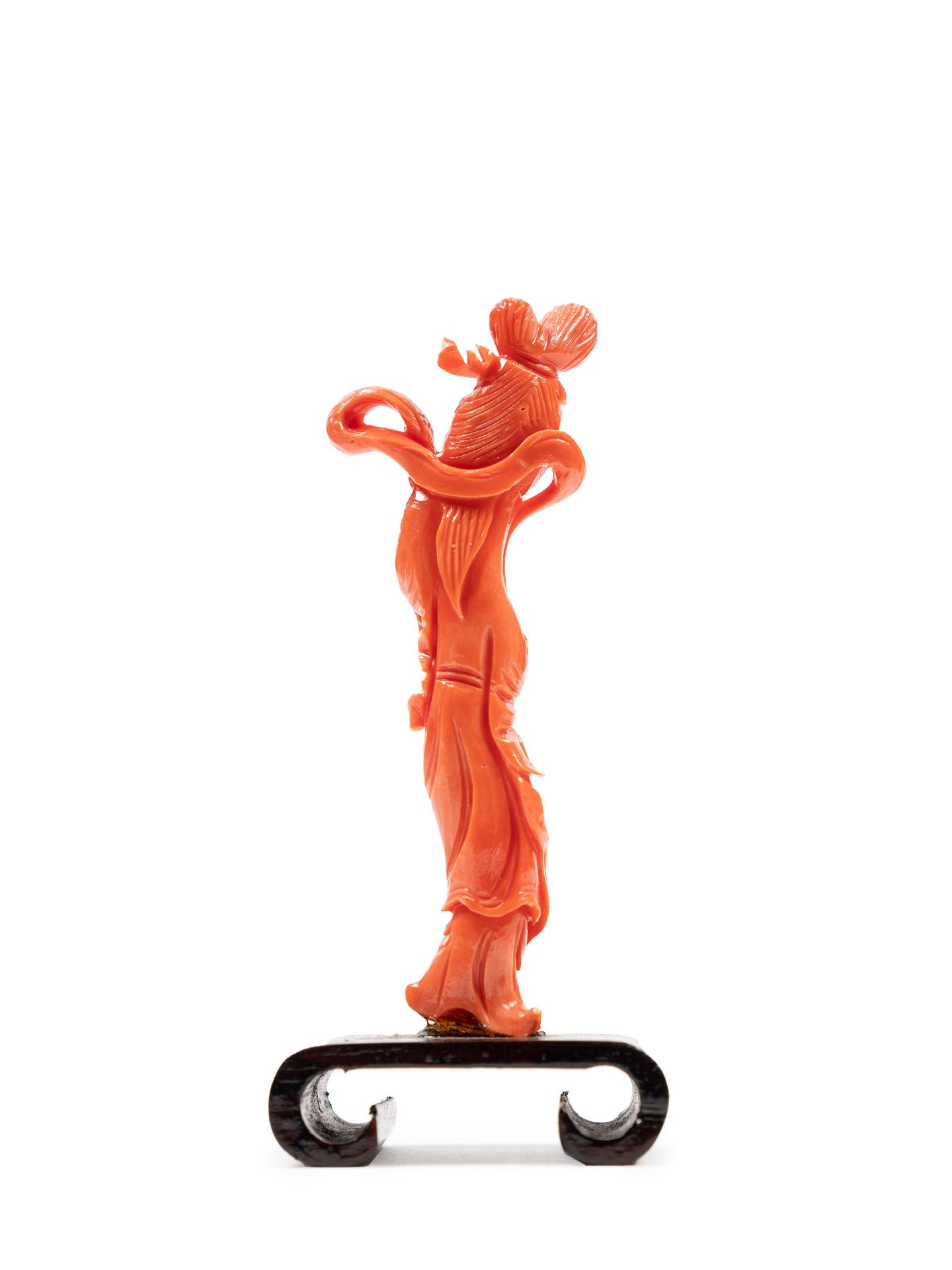 â˜¼RED CORAL SCULPTURE DEPICTING A FEMALE FIGURE, China, early 20th century - Bild 2 aus 2