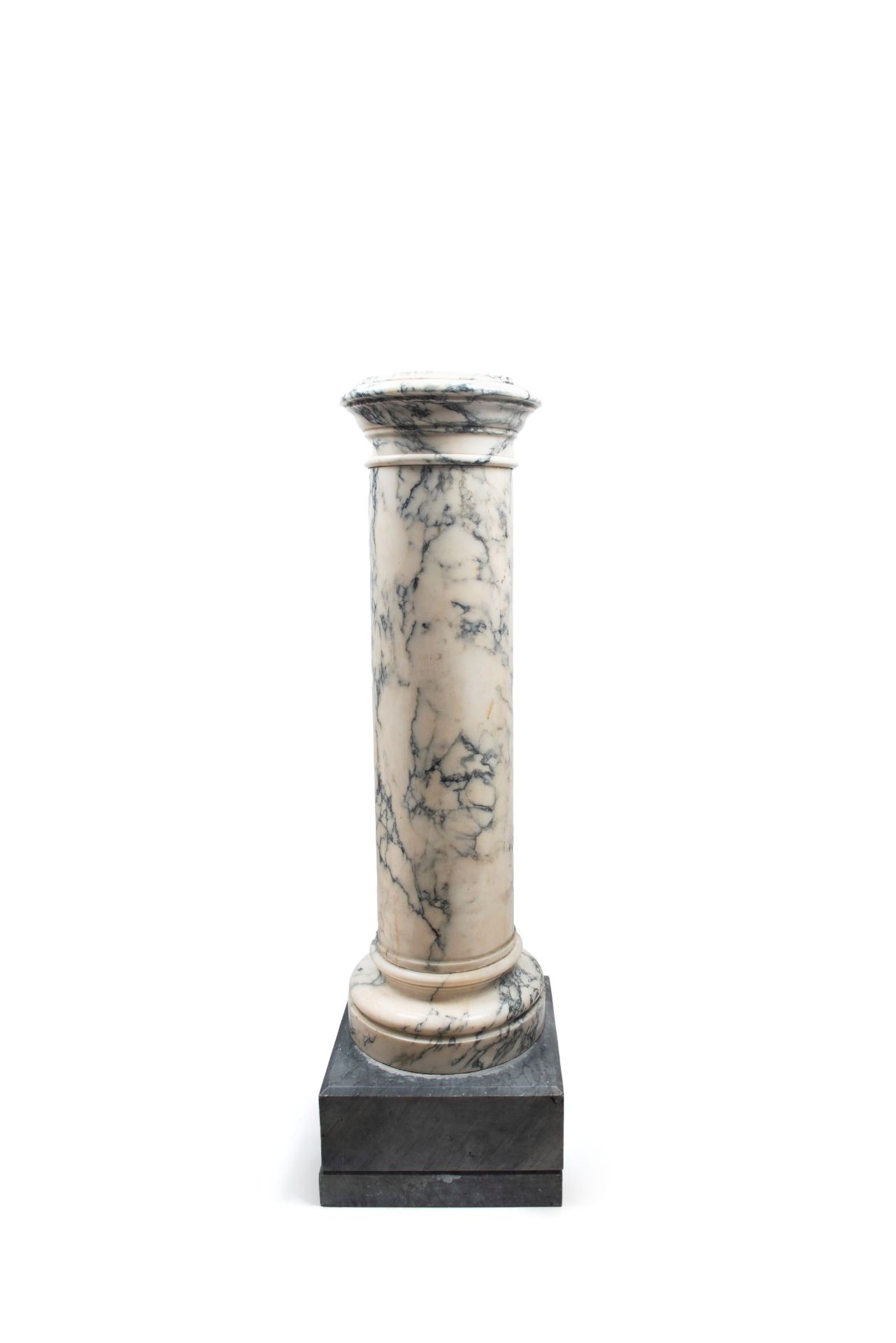 PAIR OF COLUMNS IN CARRARA MARBLE, Late 19th century - Bild 2 aus 3