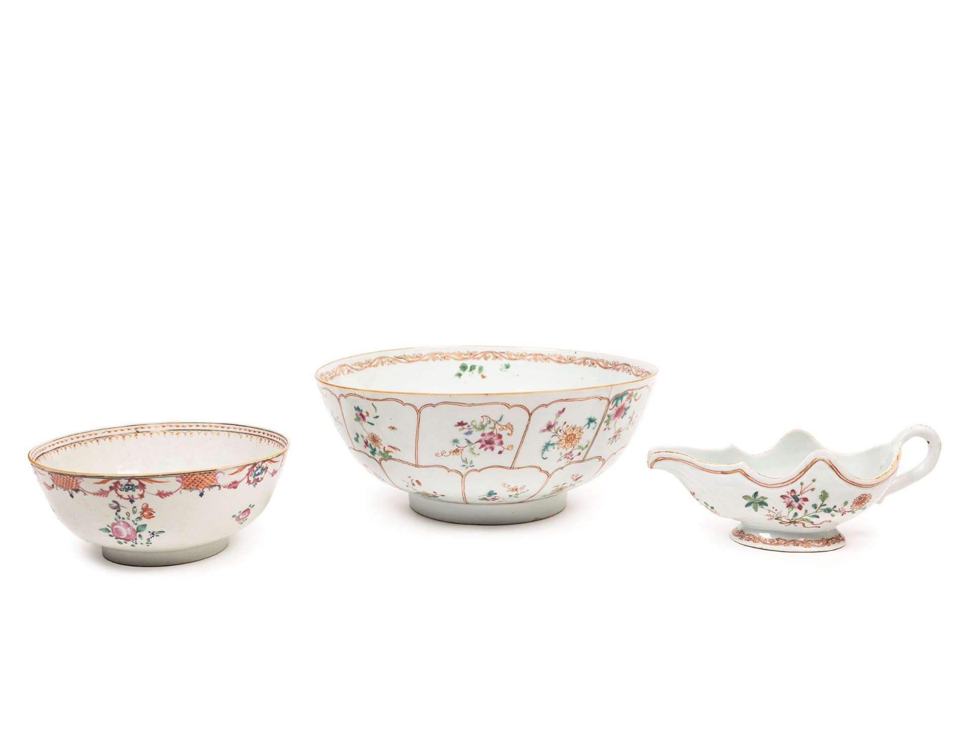 TWO EXPORT BOWLS AND A TUREEN IN FAMILLE-ROSE PORCELAIN, China, Qing dynasty, 18th century