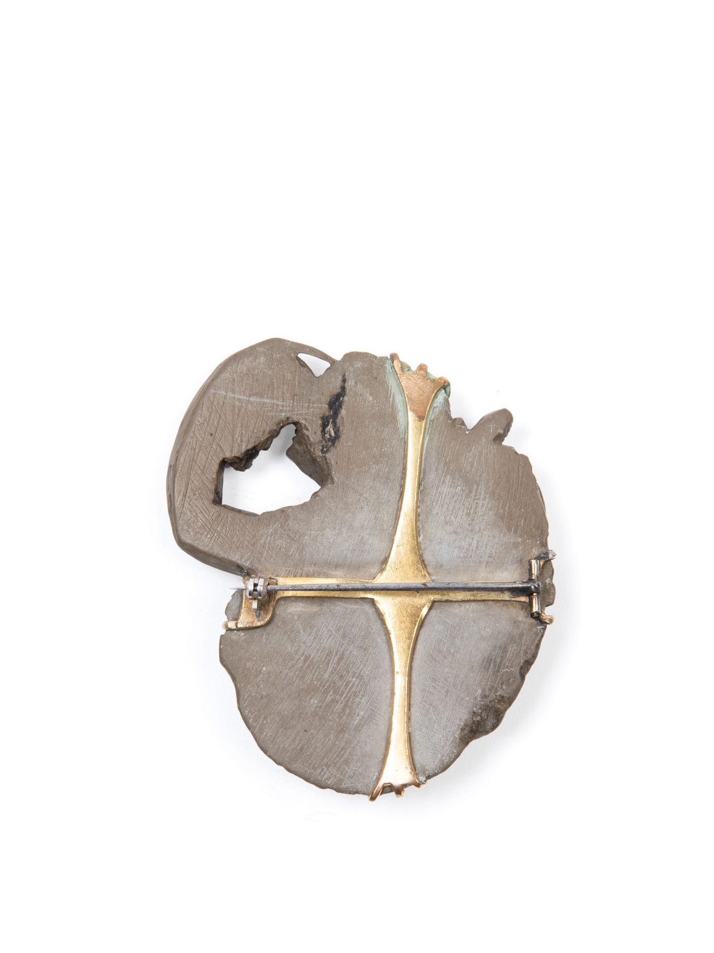 LAVA STONE CAMEO BROOCH DEPICTING A BACCHANTE WITH THYRSUS, Naples, early 19th century - Bild 2 aus 2