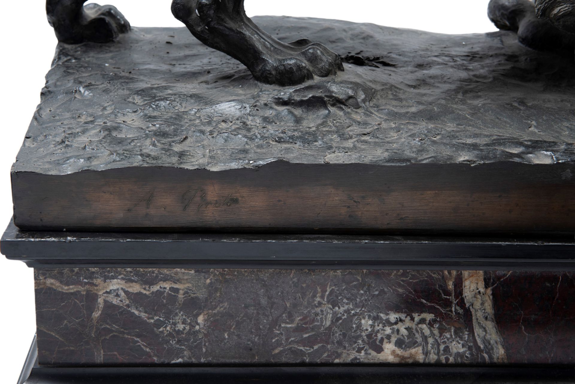 SCULPTURE DEPICTING A LION FIGHTING WITH A SERPENT ON A MARBLE BASE, 19th century - Bild 4 aus 4