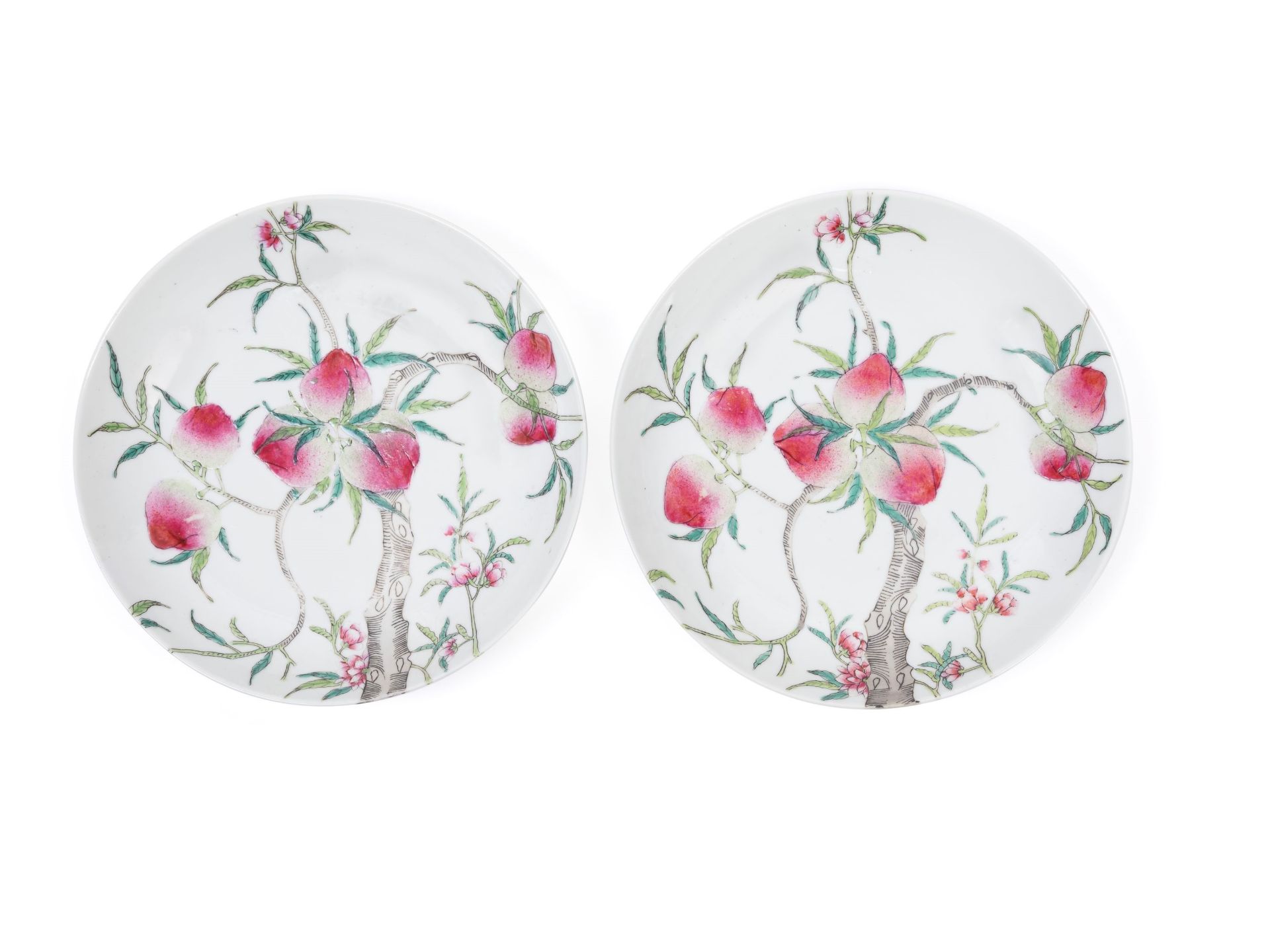 PAIR OF FAMILLE ROSE PORCELAIN PLATES, China, 20th century