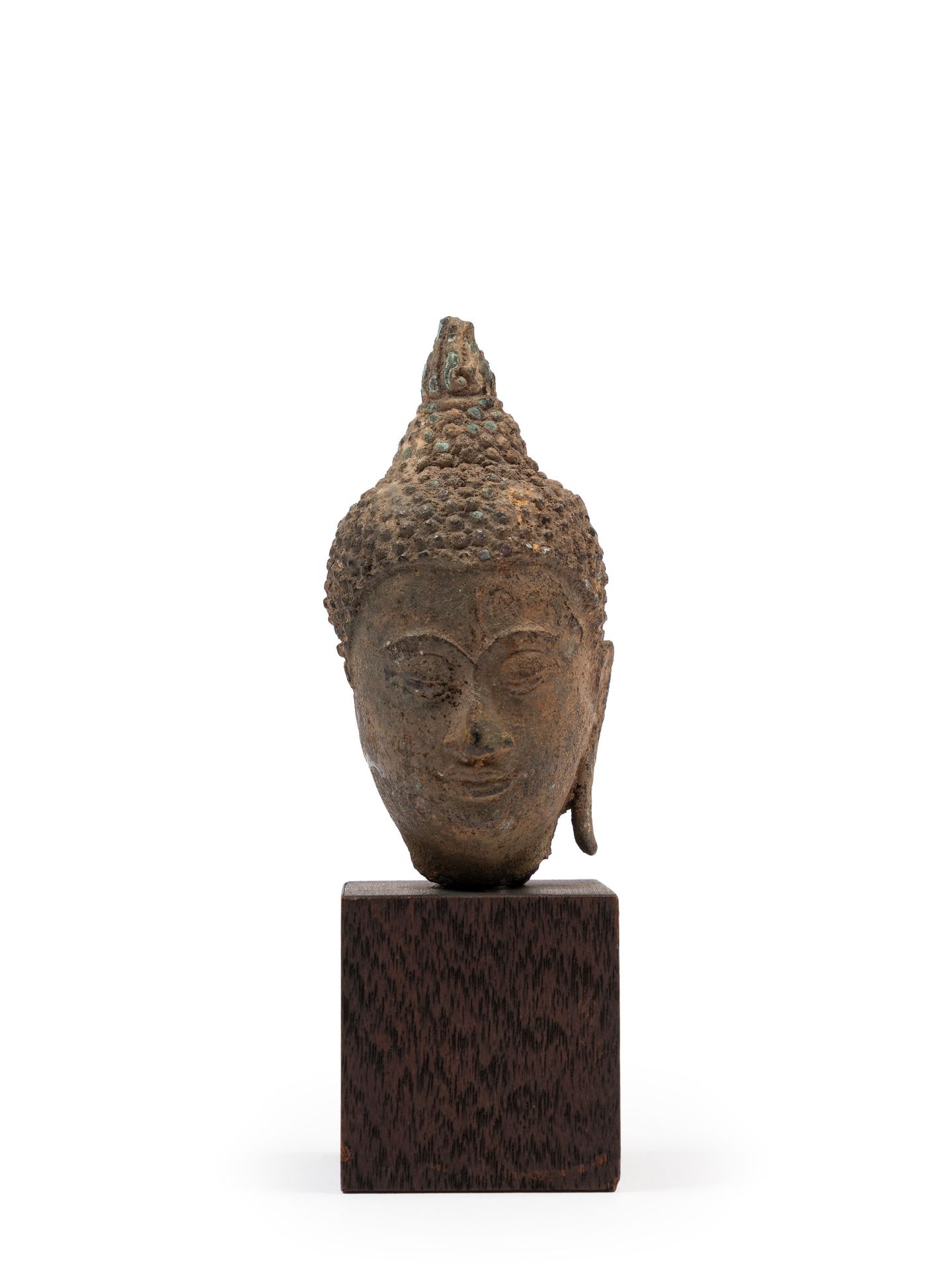 A BRONZE HEAD OF BUDDHA SHAKYAMUNI, Thailand, 17th / 18th century