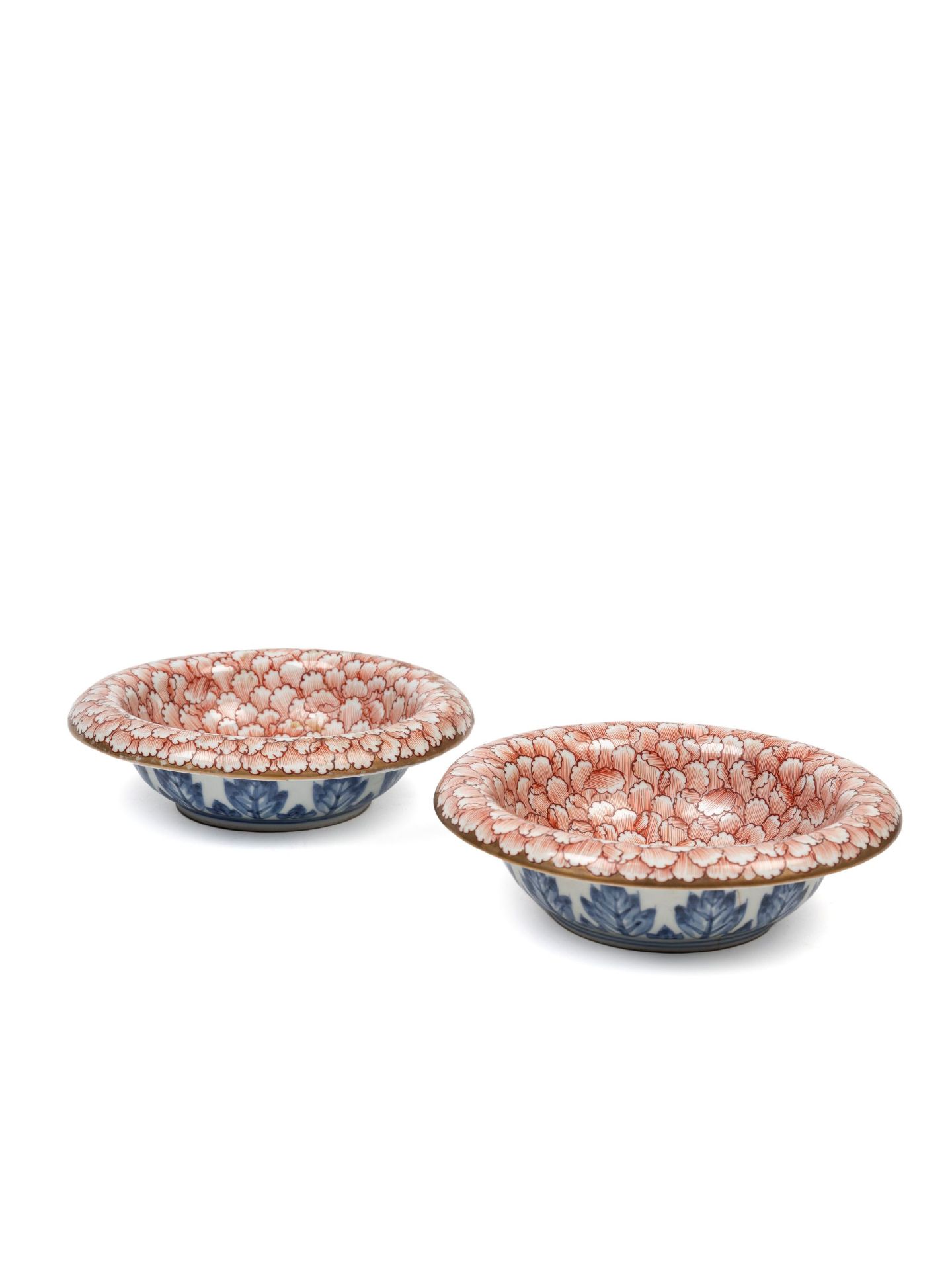 PAIR OF POLYCHROME PORCELAIN BOWLS, Japan, early 20th century