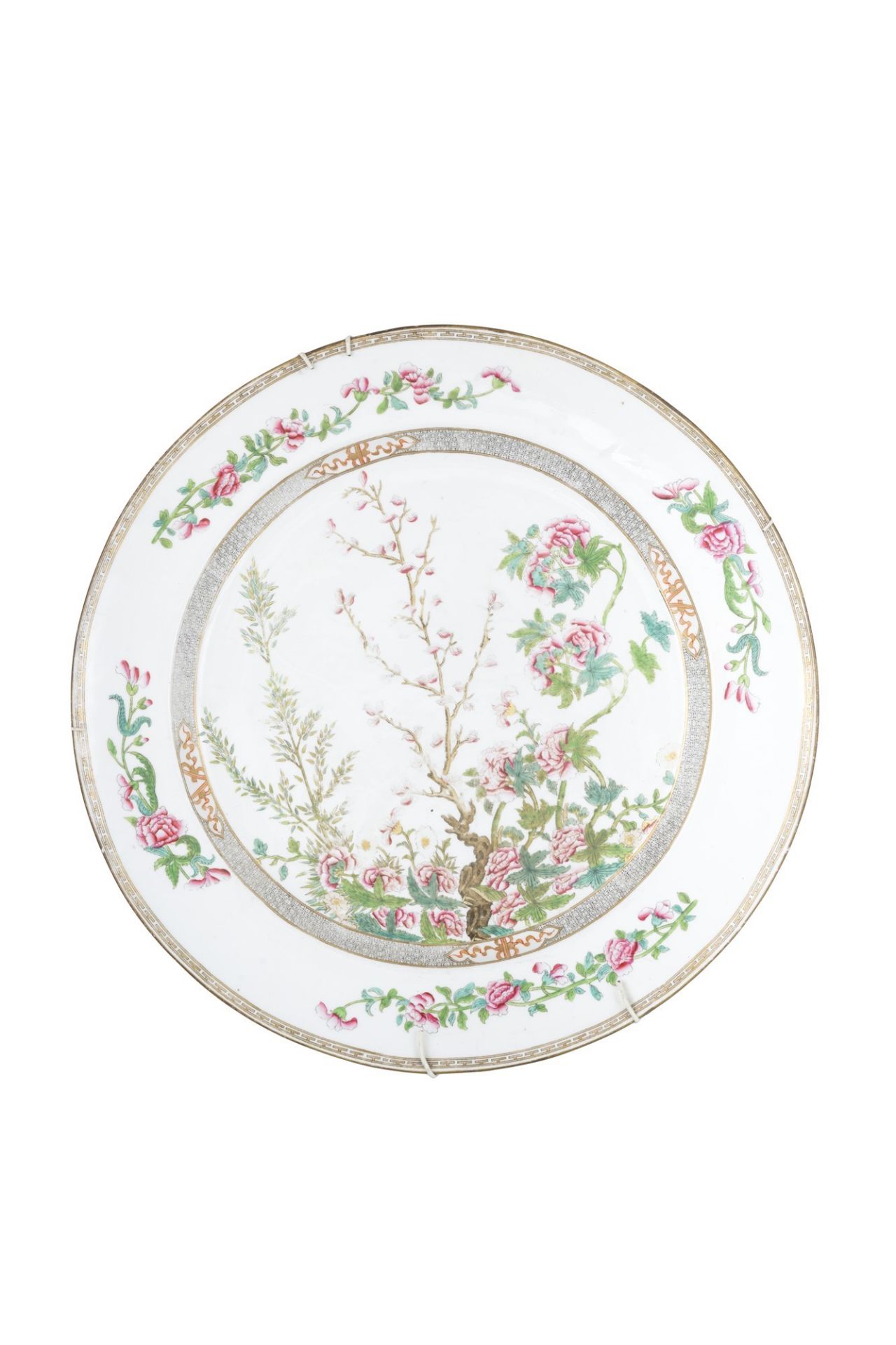 A LARGE SAMSON PORCELAIN PLATE, France, 19th / 20th century