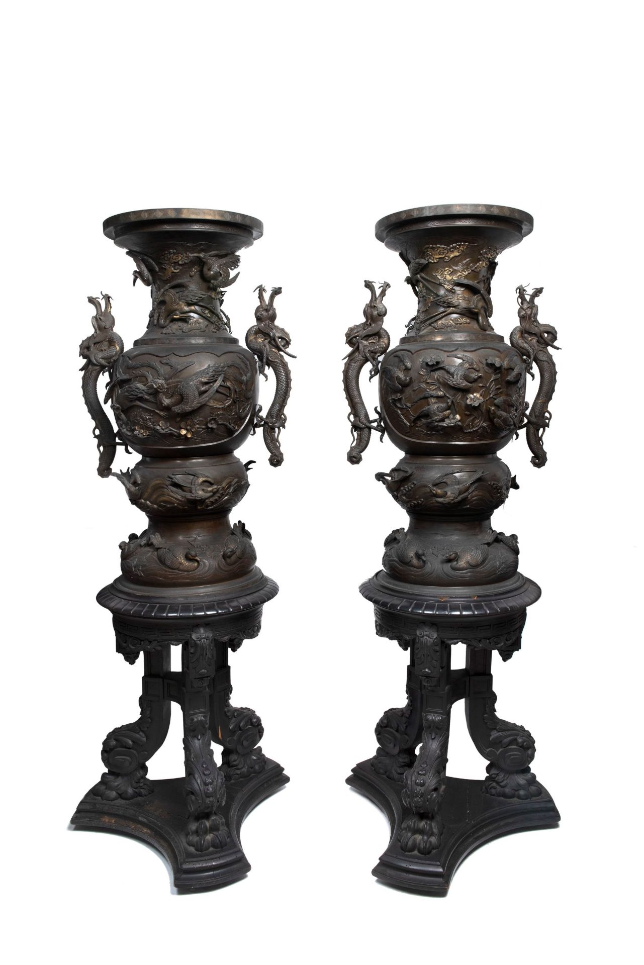 A LARGE PAIR OF BRONZE KOROS, Japan, Meiji period (1868-1912) - Bild 6 aus 9