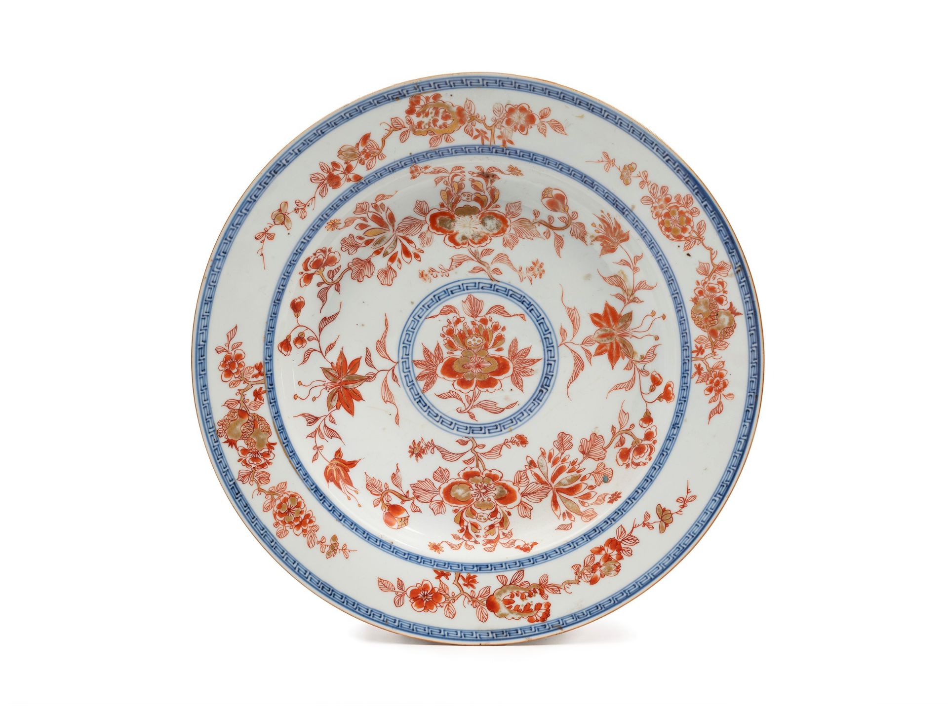 A IMARI PORCELAIN PLATE, China, Qing dynasty, 18th century