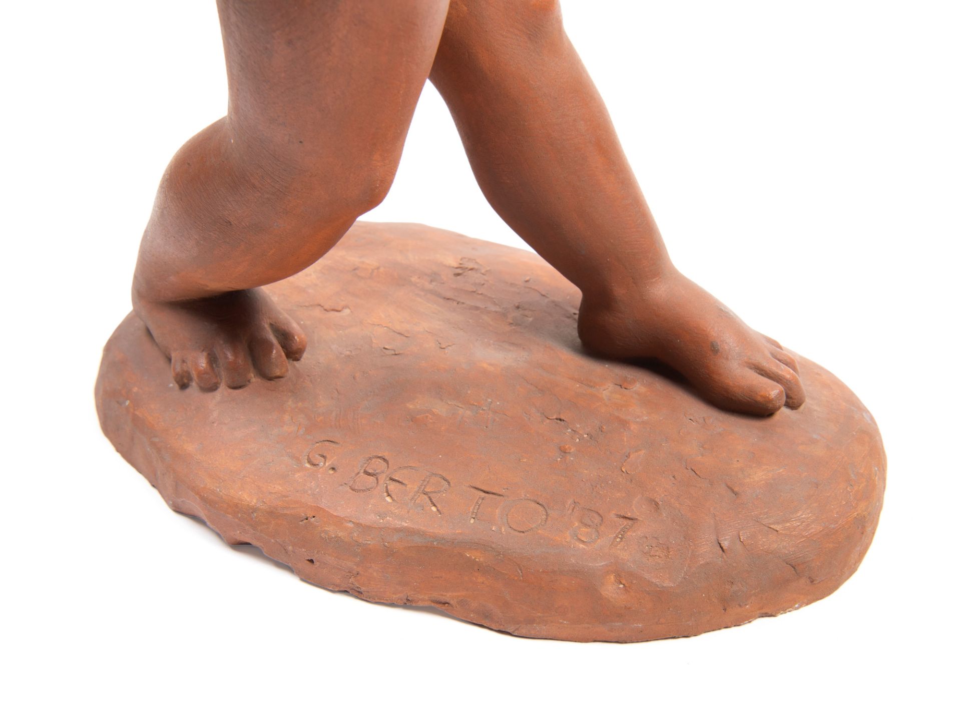 TERRACOTTA SCULPTURE DEPICTING A NUDE WOMAN, 1987 - Bild 3 aus 3