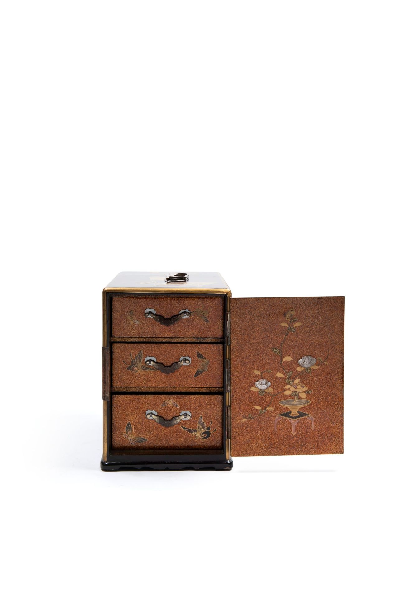 SMALL KODANSU IN BLACK AND GOLD LACQUER, Japan, Meiji period (1868-1912) - Bild 2 aus 6