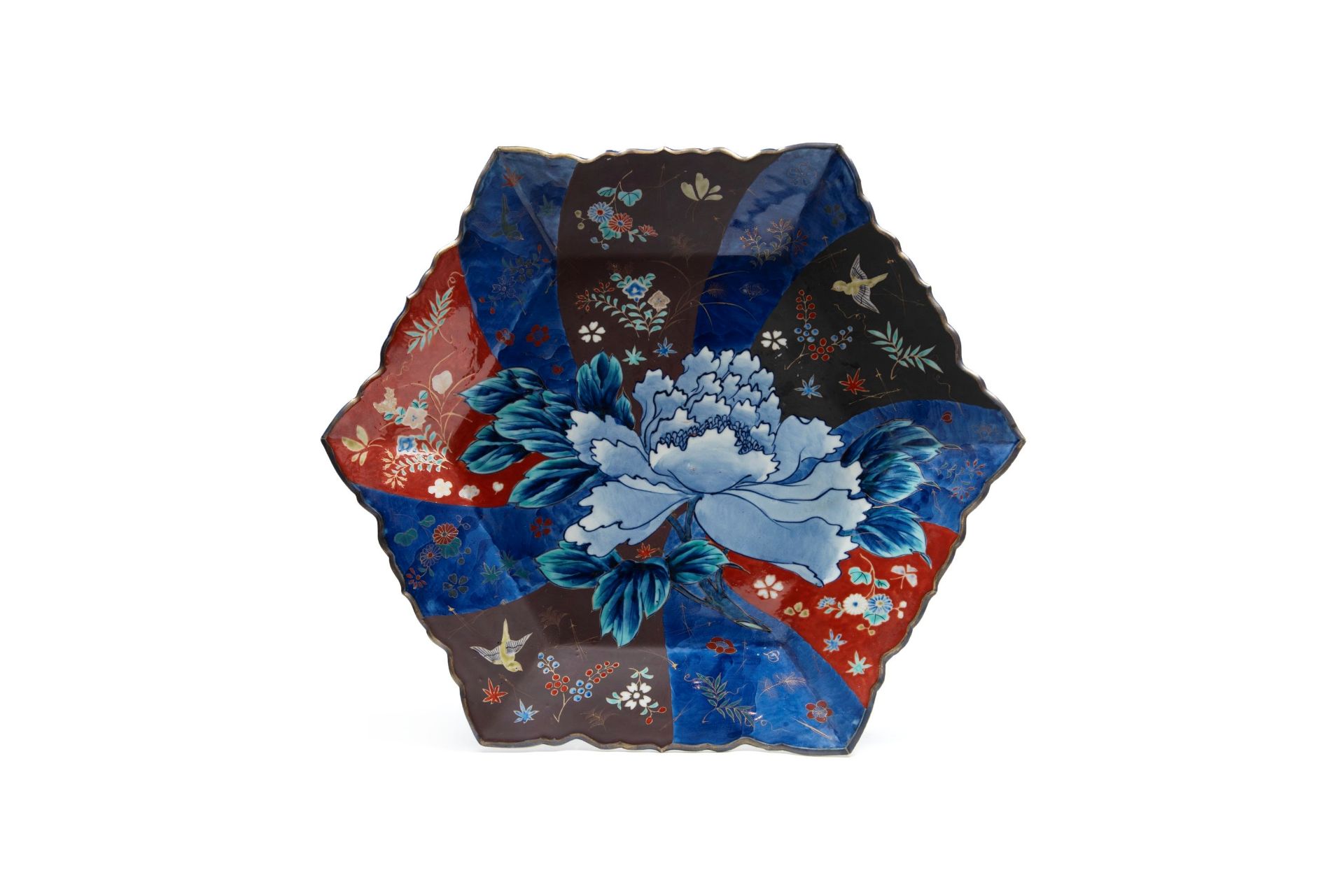 HEXAGONAL IMARI POLYCHROME PORCELAIN PLATE, Japan, Meiji period (1868-1912)