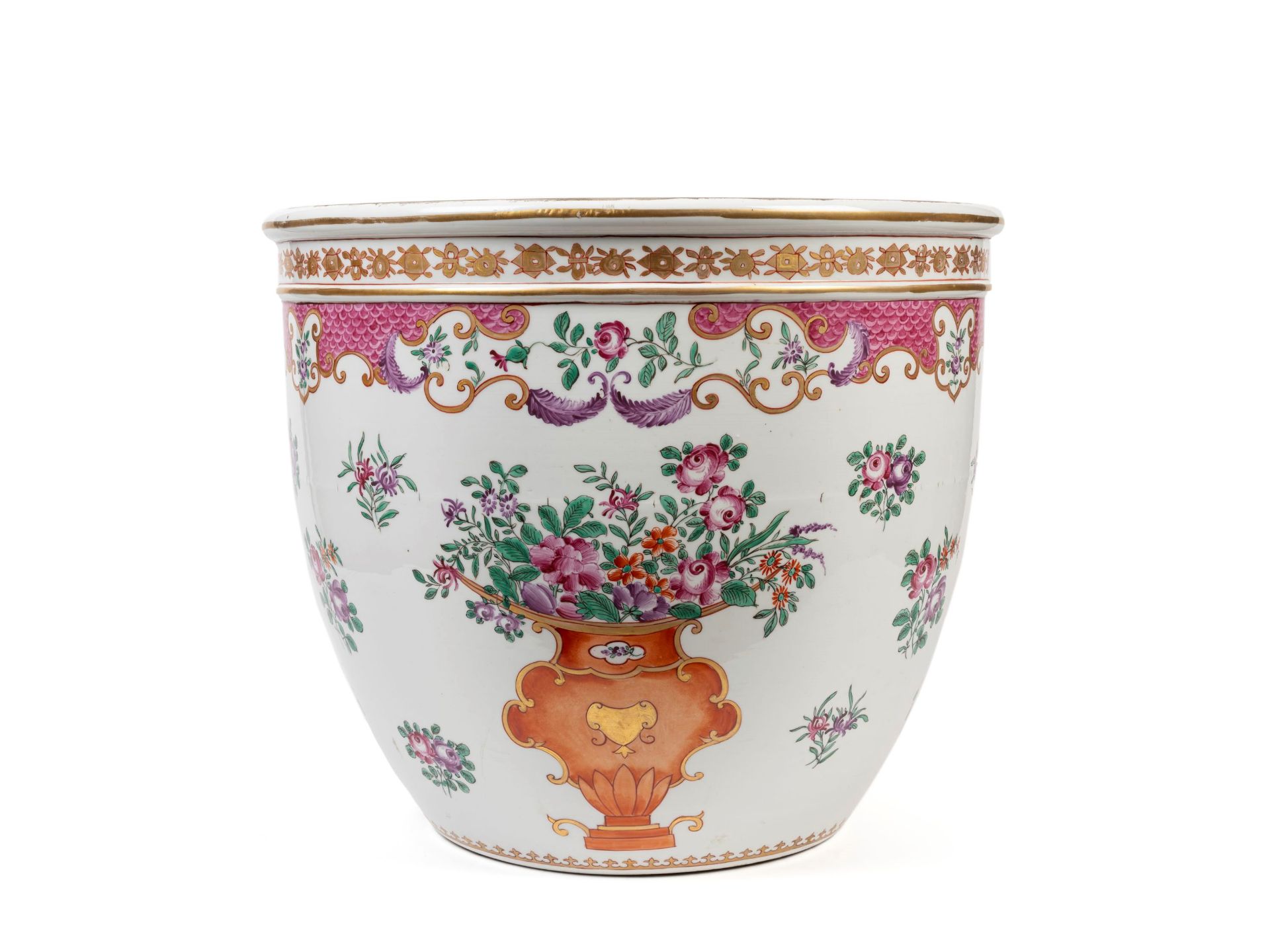 POLYCHROME PORCELAIN CACHEPOT IN FAMILLE ROSE TONES, Samson manufactory, 19th century - Bild 2 aus 3