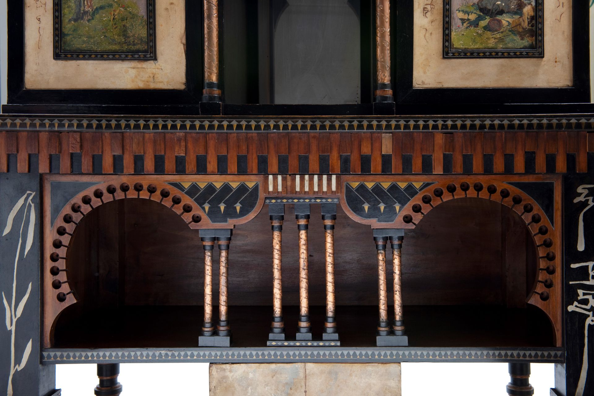 AN IMPORTANT INLAID WOOD AND HAND-PAINTED VELLUM MOSQUÃ‰E CABINET, Around 1900 - Bild 8 aus 10