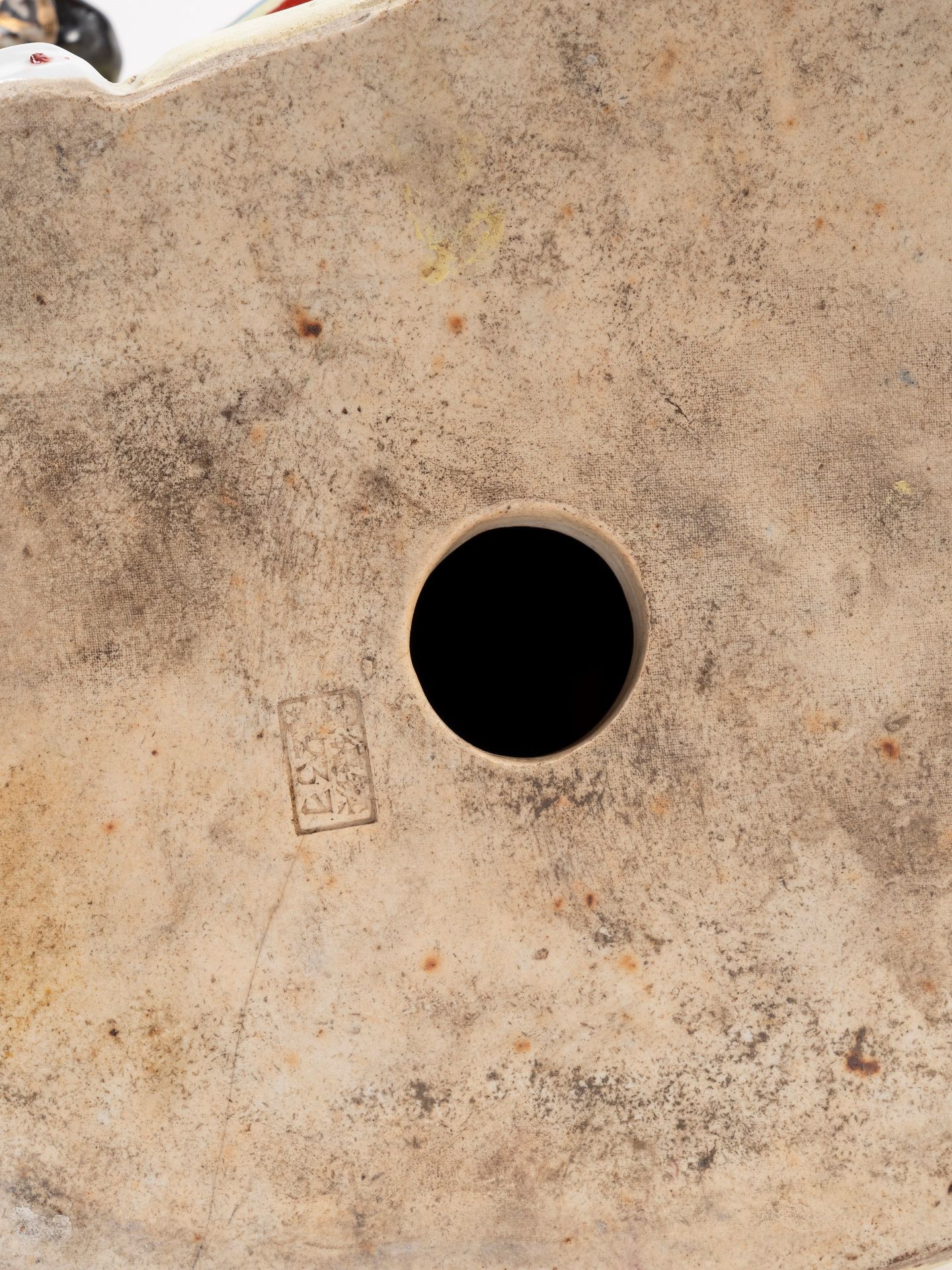 PORCELAIN SCULPTURE DEPICTING A SAGE HOLDING A PEACH, China, 20th century - Bild 4 aus 4