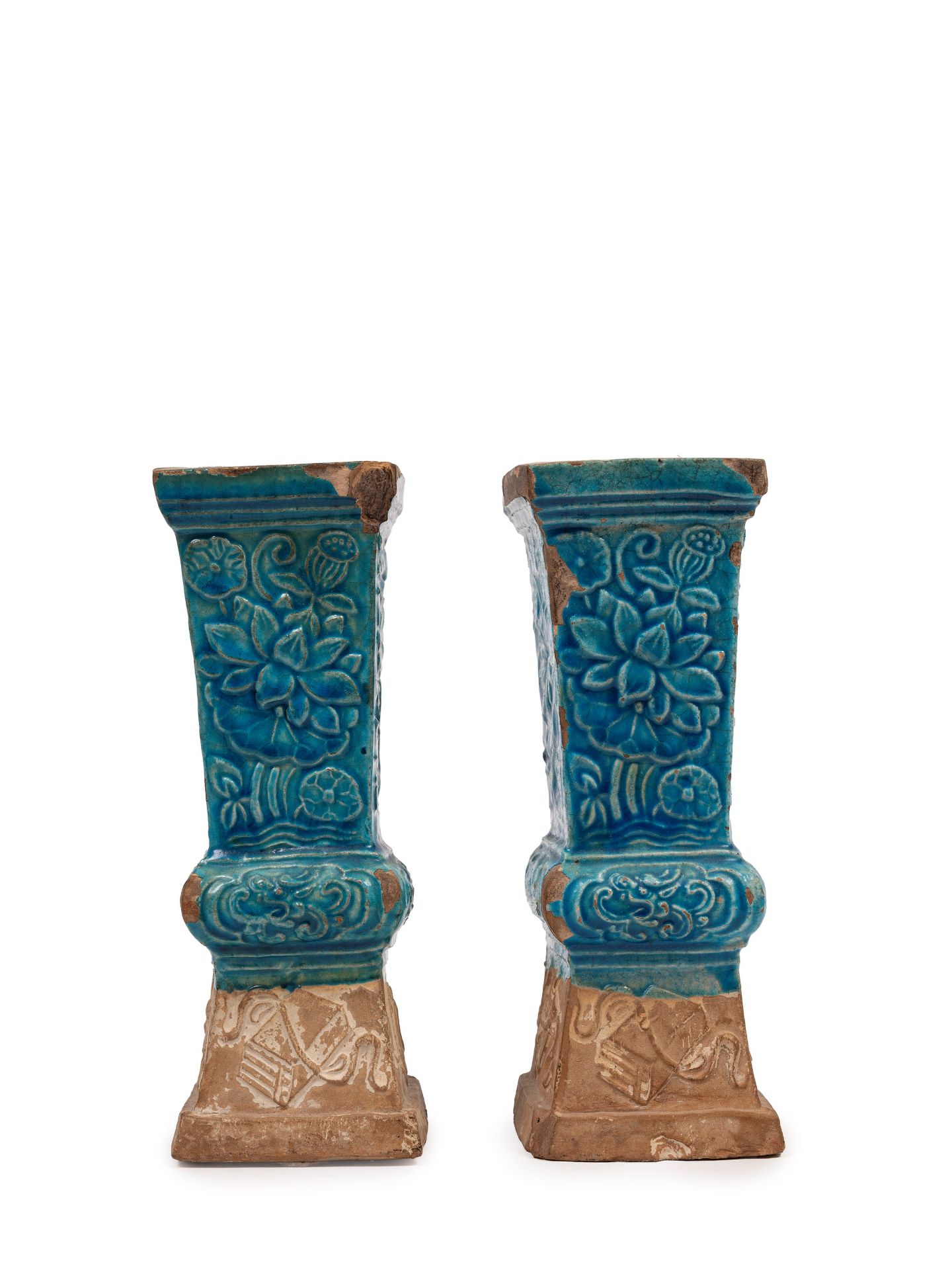 A PAIR OF VASES, China, Ming Dynasty (1368-1644) - Bild 2 aus 5